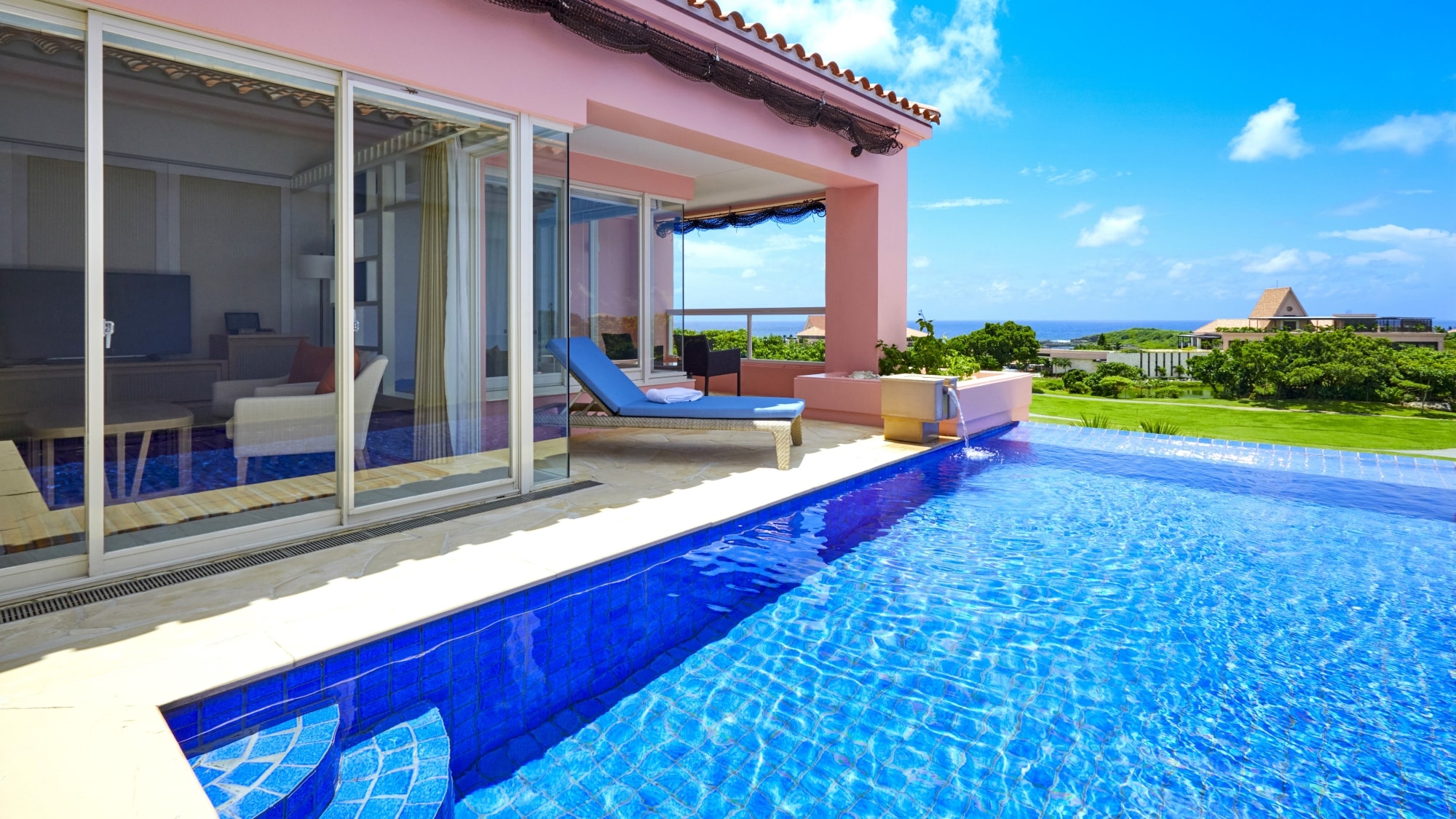 [Pool Villa Premier 2F] A private pool with a dazzling blue water surface spreads out on the terrace.