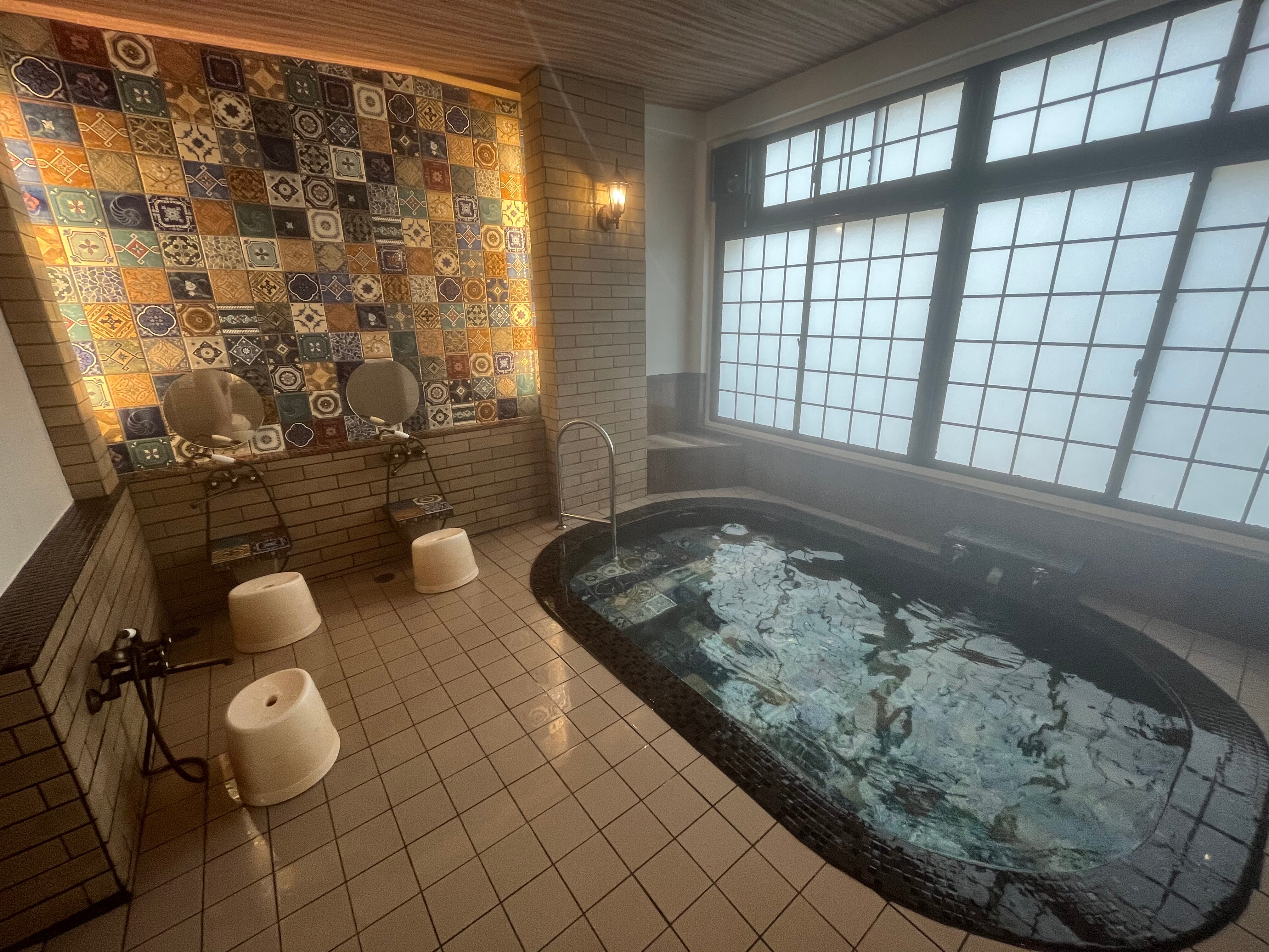 Taisho retro bath "Roman fountain" men's bath