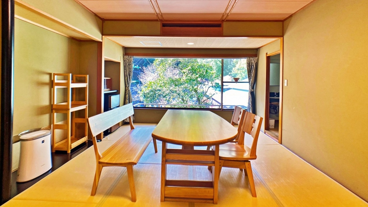 Spacious Japanese-style room with table 14 tatami mats + 6 tatami mats 2 rooms (with bath and toilet) Non-smoking