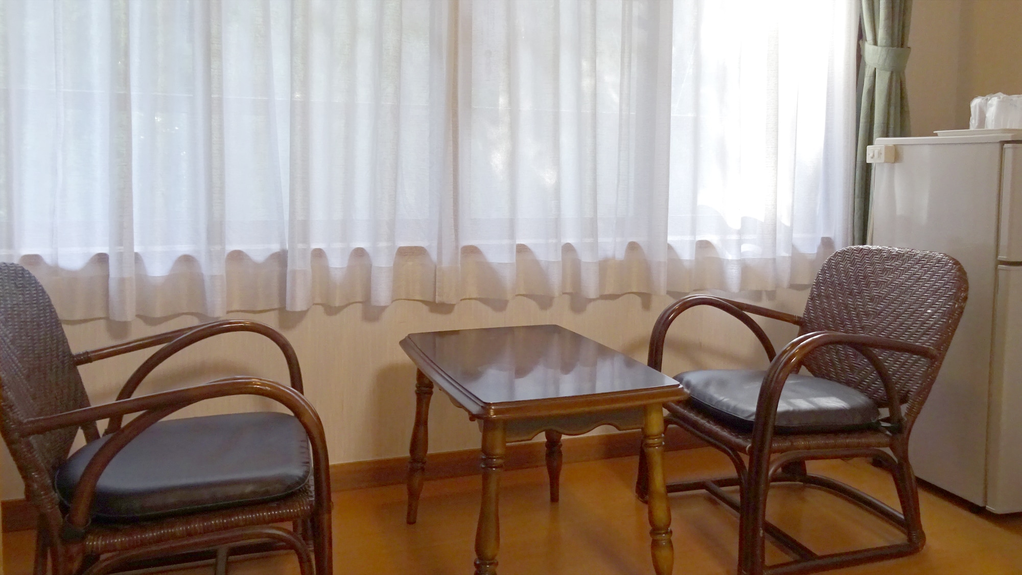 Example of a guest room: 12 tatami Japanese-style room. Enjoy a moment of relaxation while sitting by the window.