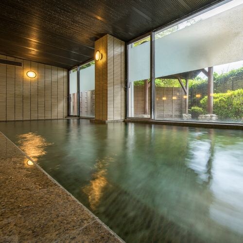 Large public bath: Simple alkaline artificial hot spring
