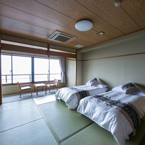 Enjoy the ocean from the bedroom