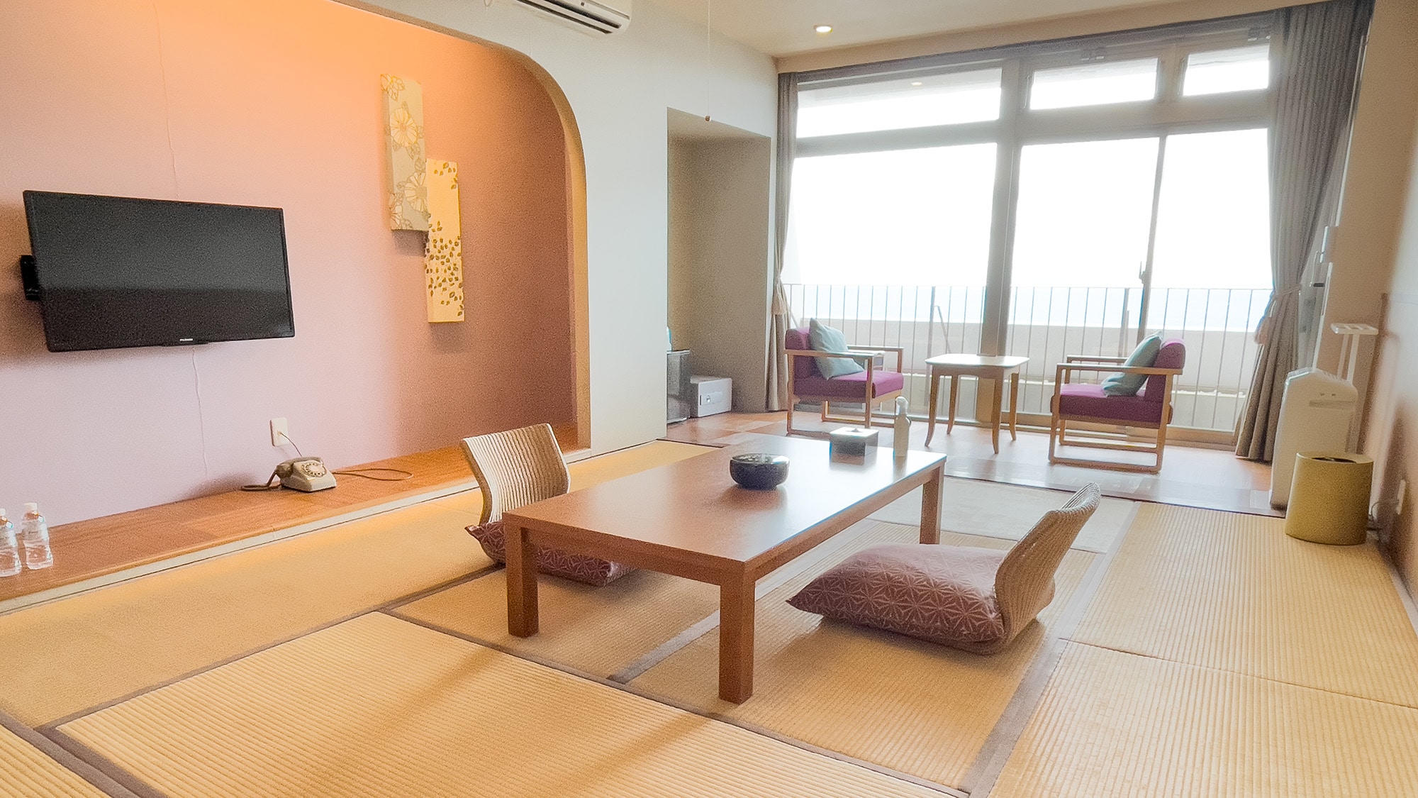 Standard Japanese-style room facing the sea