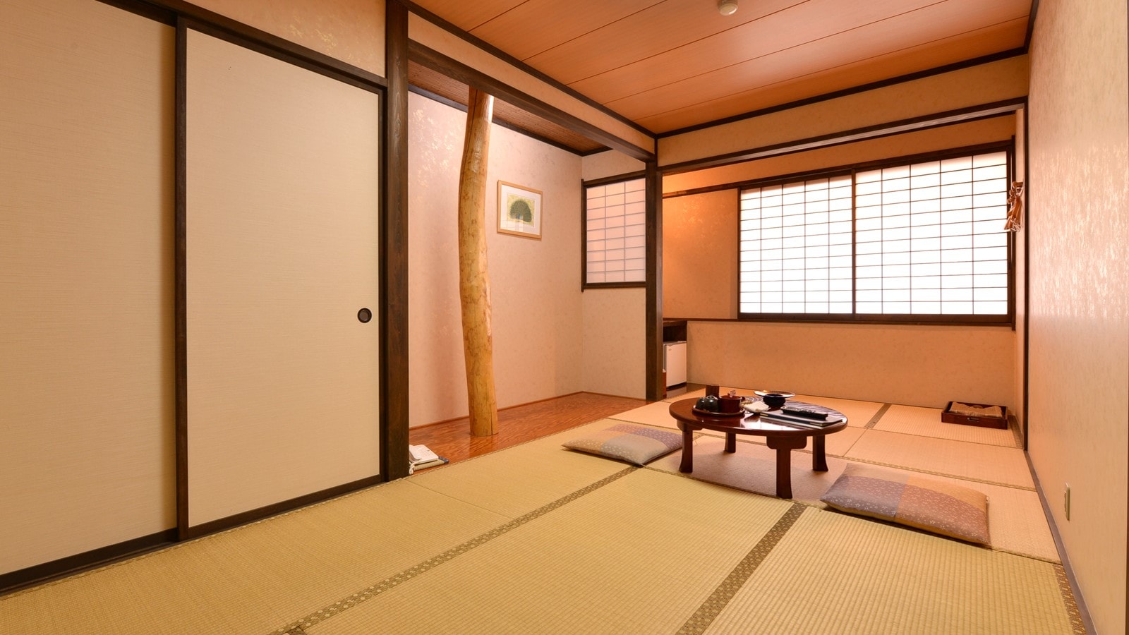 *Miyamakan (one of the new building guest rooms) / A room with a Japanese feel, with gentle colors. Stretch your legs and relax.