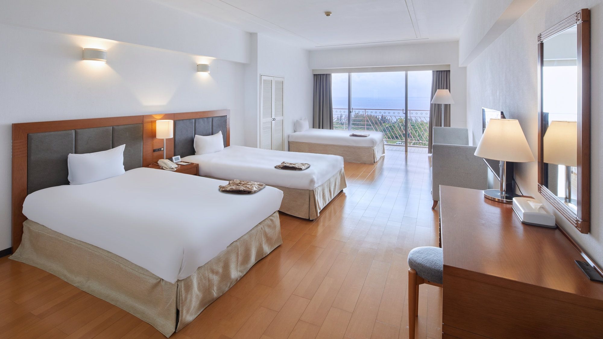 [Superior Twin Room / Western Style] A clean and refreshing design based on white. A high-quality private space to experience something out of the ordinary.