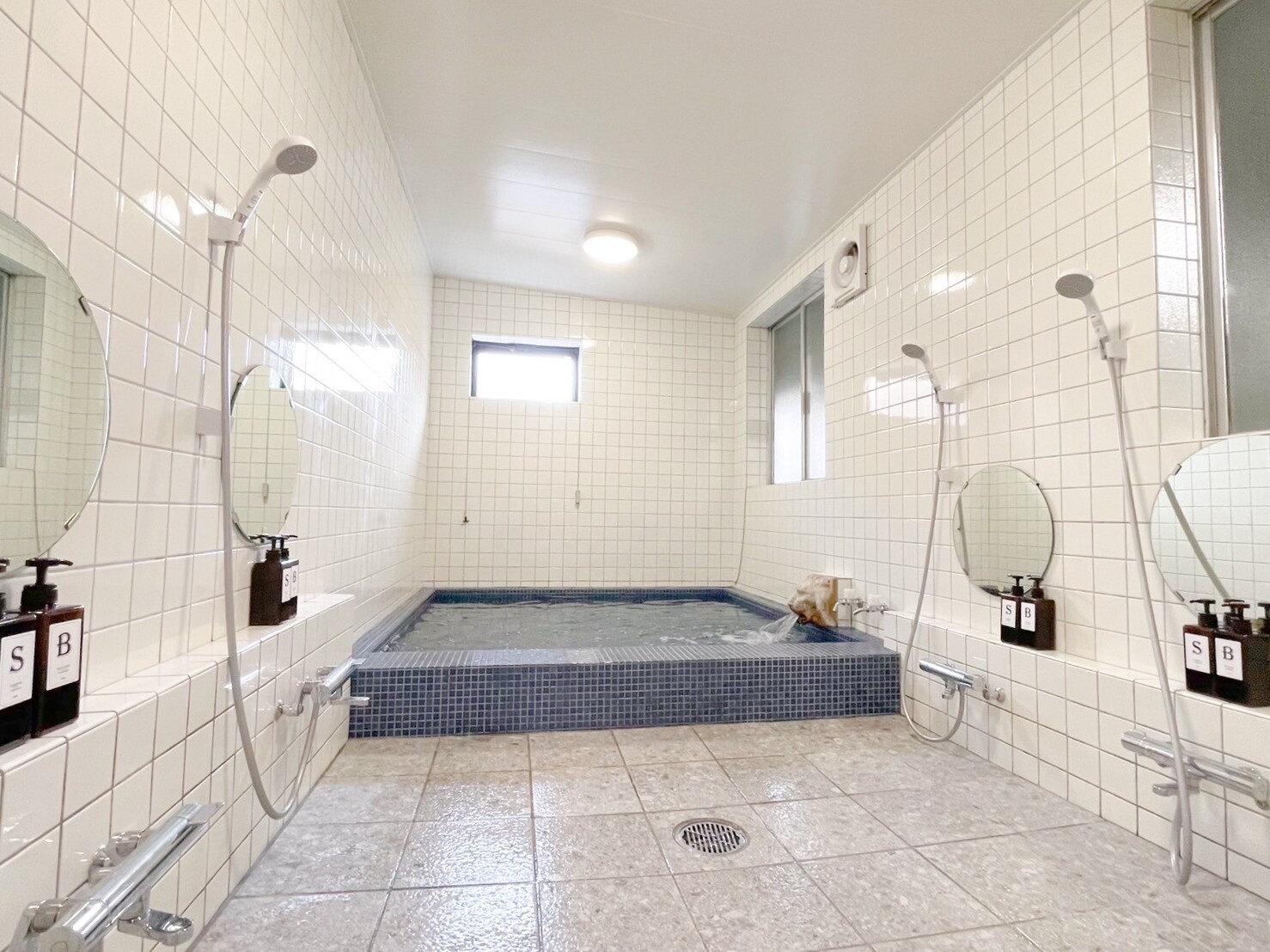 ・<ห้องอาบน้ำสาธารณะขนาดใหญ่> ผ่อนคลายหลังจากเที่ยวชม พักผ่อน หรือทำงานในอ่างอาบน้ำกว้างขวาง♪