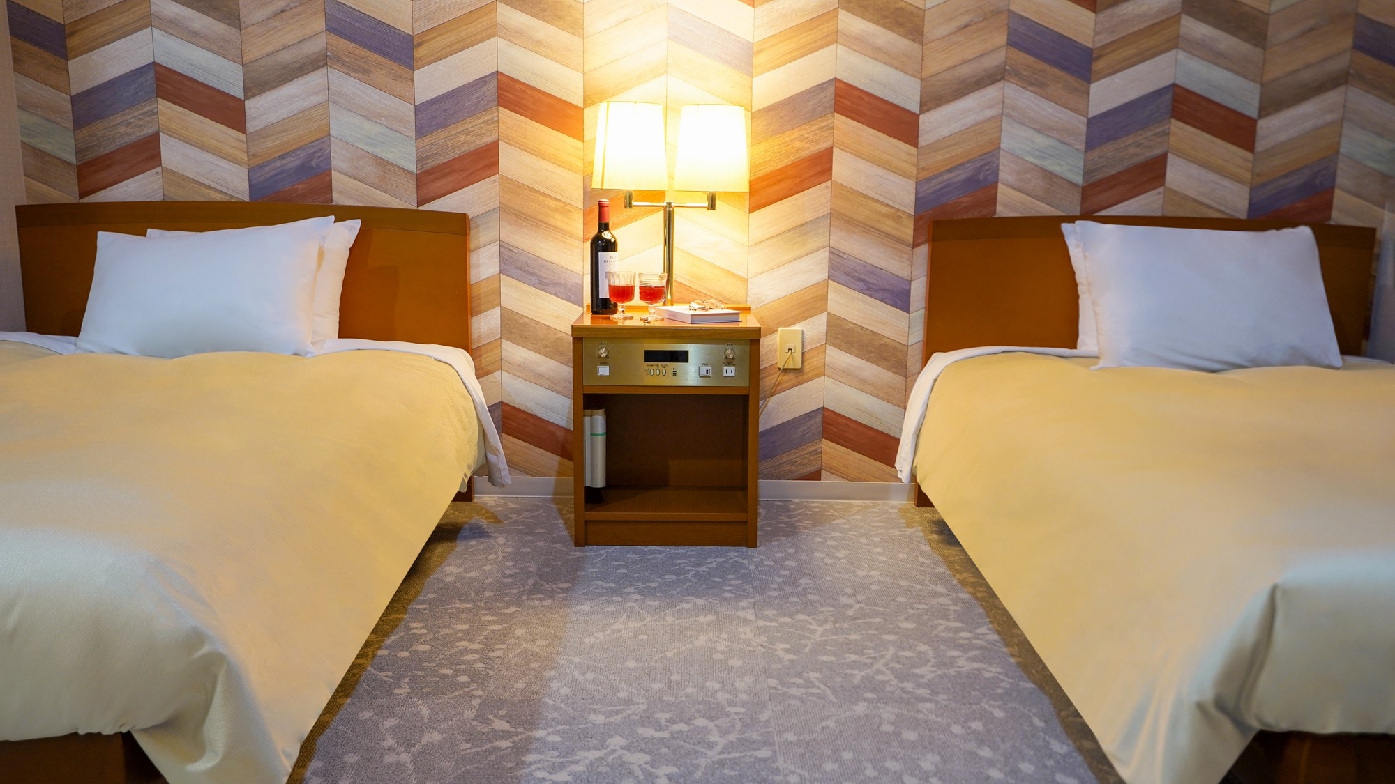 <Gambar kamar tamu>