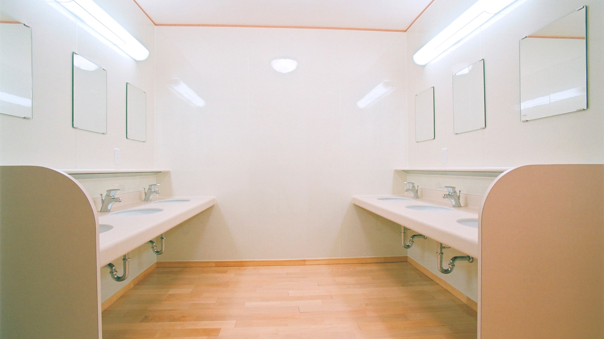・Shared washrooms: Six washrooms available for your peace of mind even on busy mornings