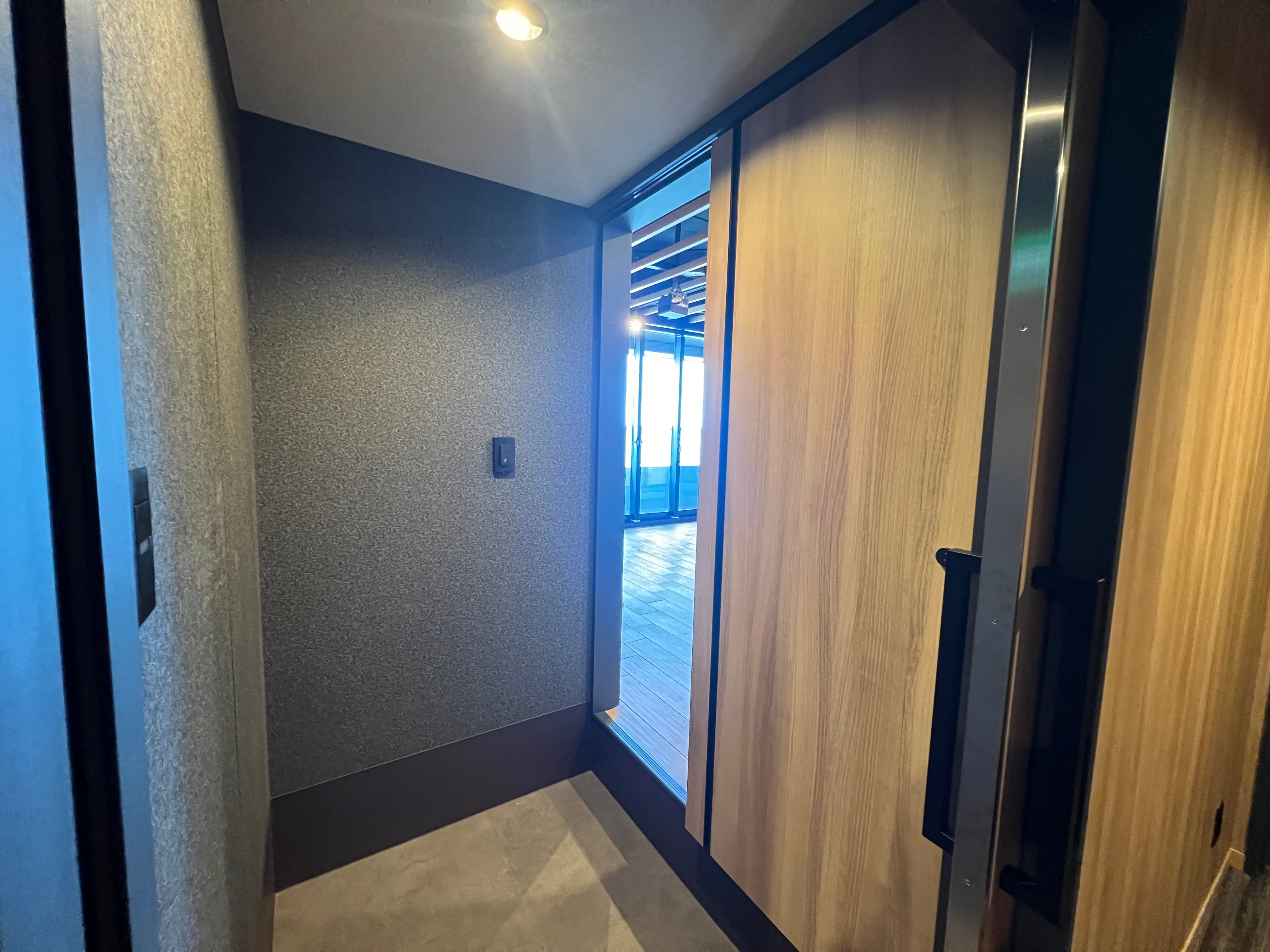 Shared outdoor living room on upper floors (shared delivery cloakroom)