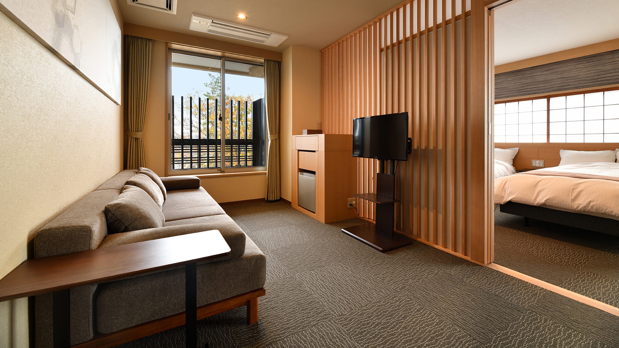 Free-flowing hot spring water [Japanese-Western style suite with hot spring] Kasetsu