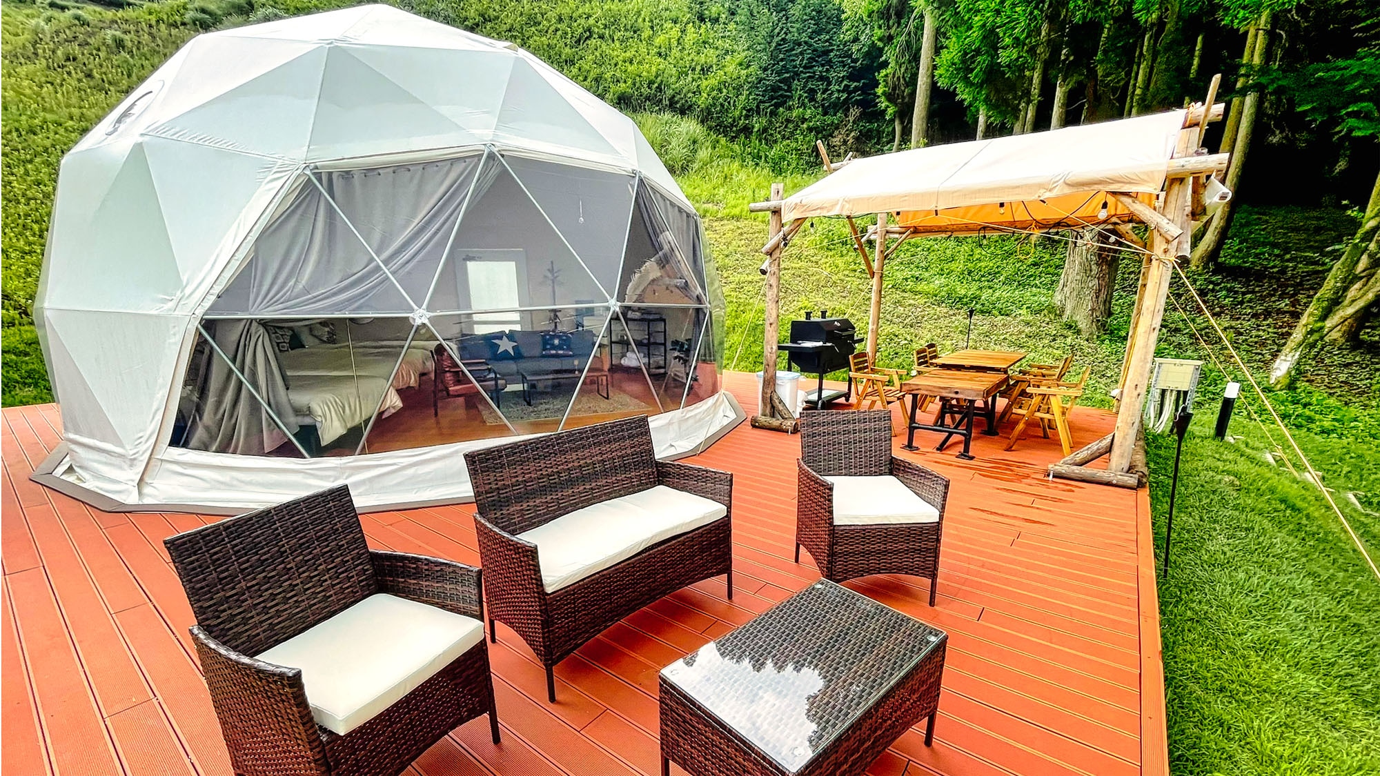 Dome tent B exterior