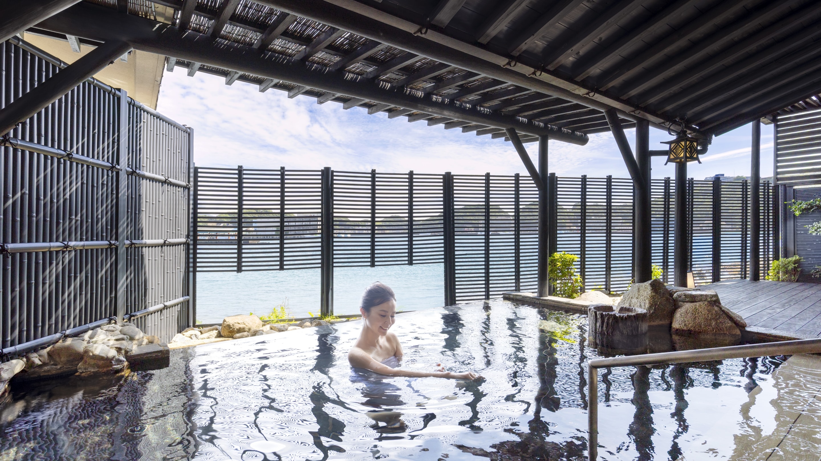 ห้องอาบน้ำกลางแจ้งชิโอไซโนะยุ (ชายและหญิงสลับกันใช้)