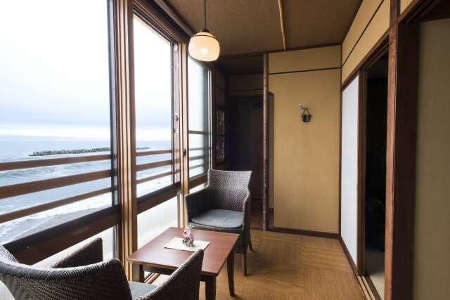 14 tatami Japanese-style room (wide veranda)
