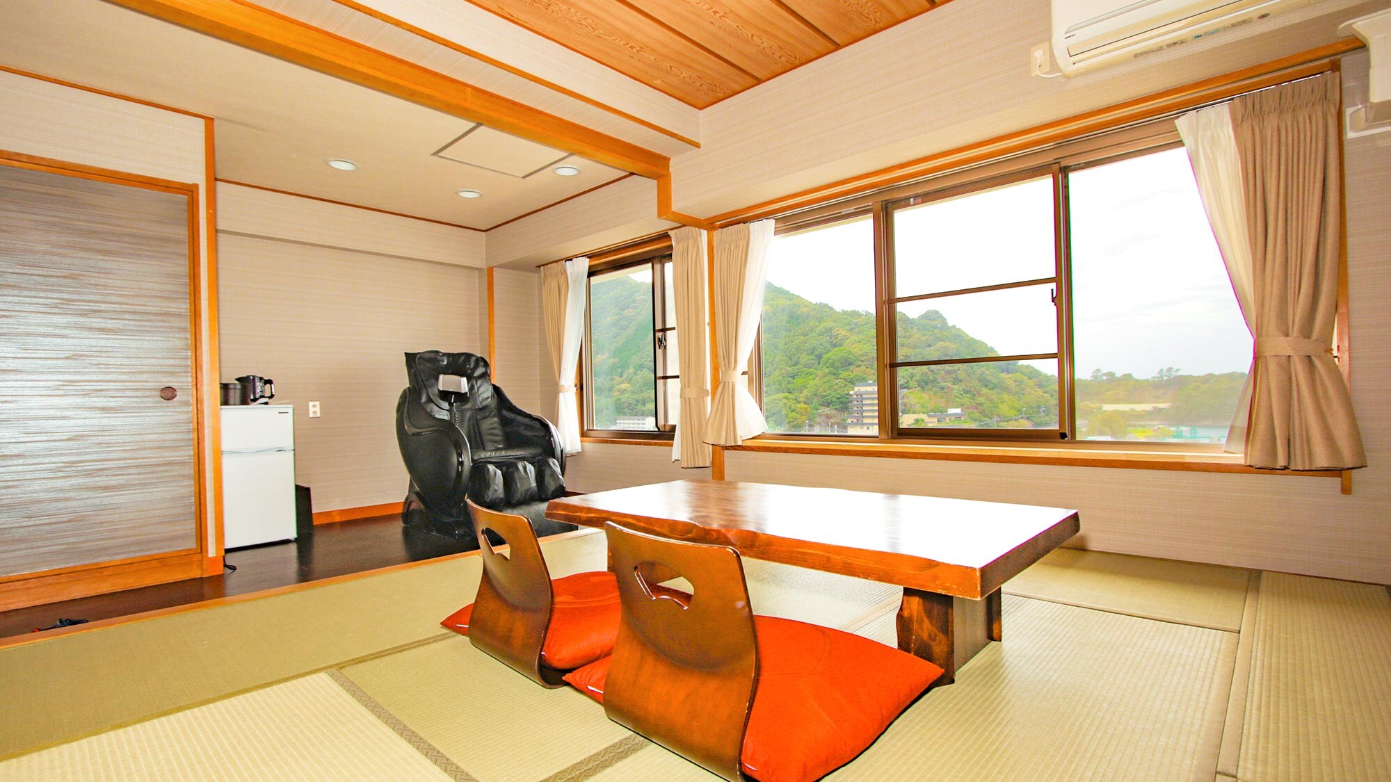 [Non-smoking] << Top floor >> Special Japanese-Western style room <10 tatami mats + twin> / Capacity ~ 6 people