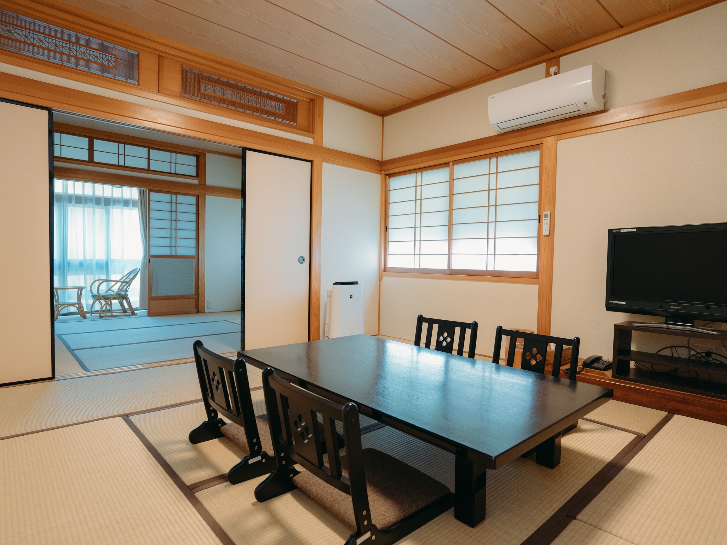 Japanese-style room 14 tatami mats