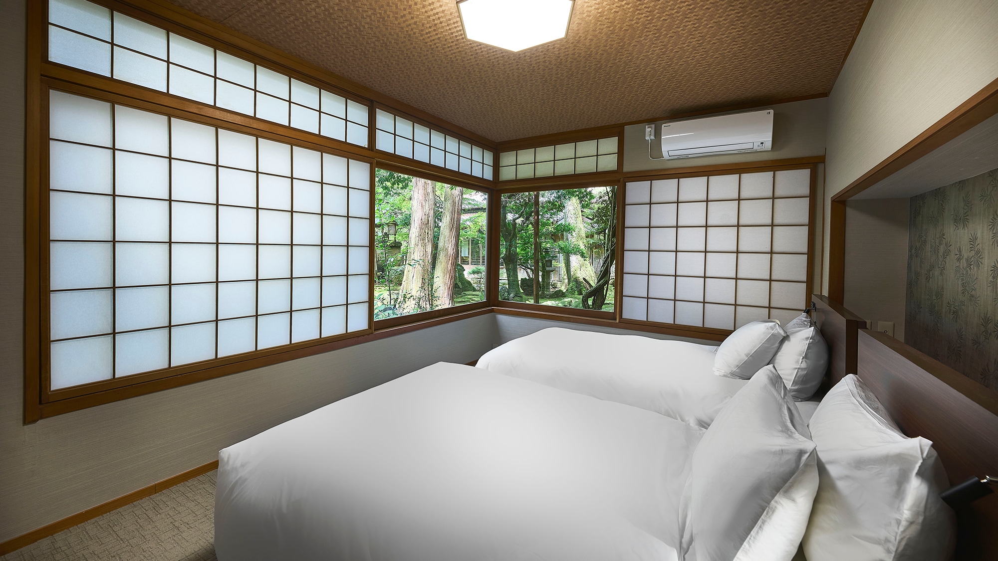 [Yoshino: Japanese-Western Style Suite] From the bedroom, you can see the stream flowing through the garden.