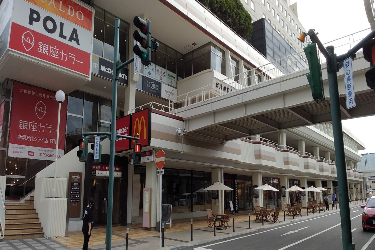 Penampilan sisi Mac hotel