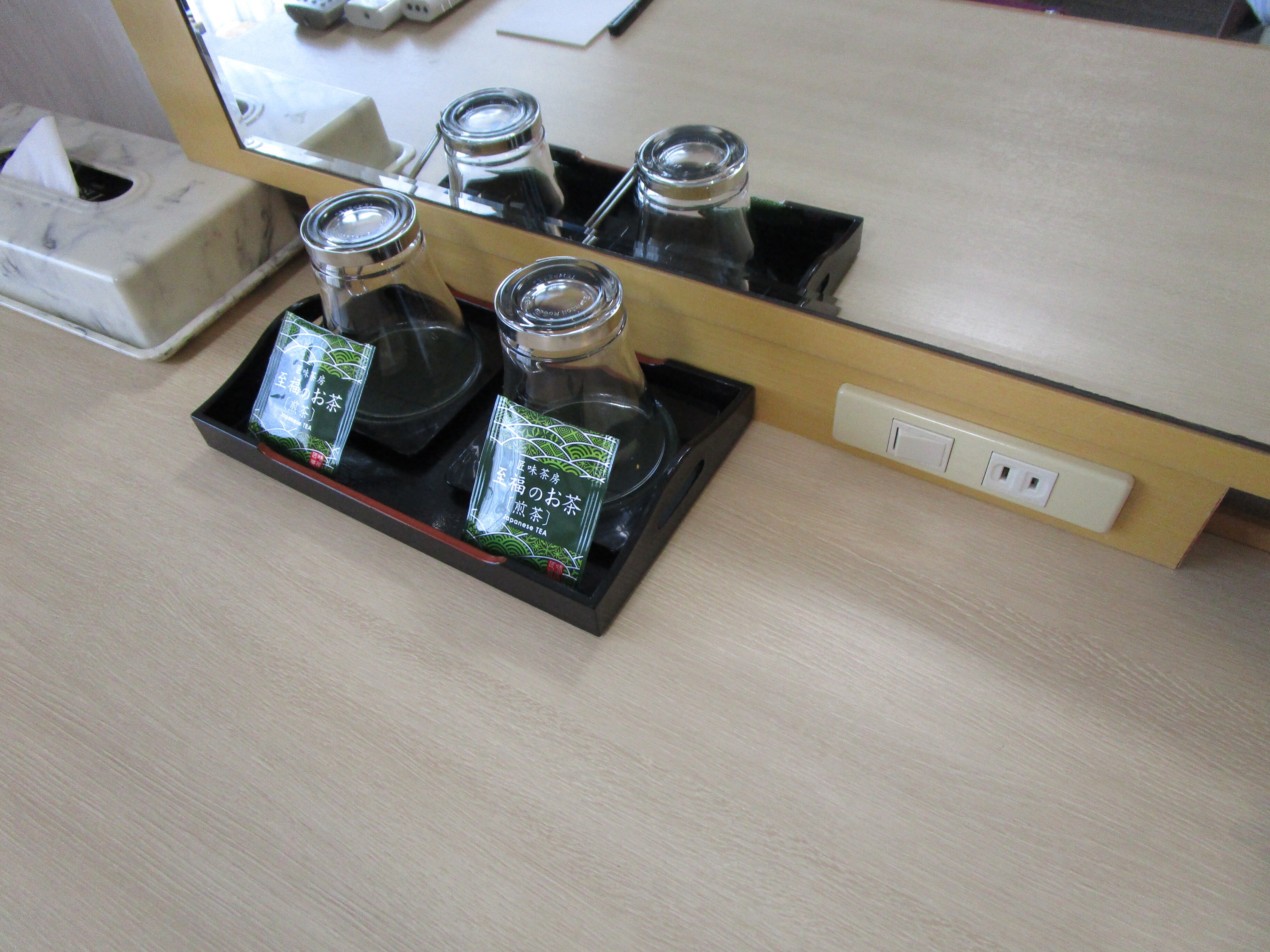 Single desk outlet