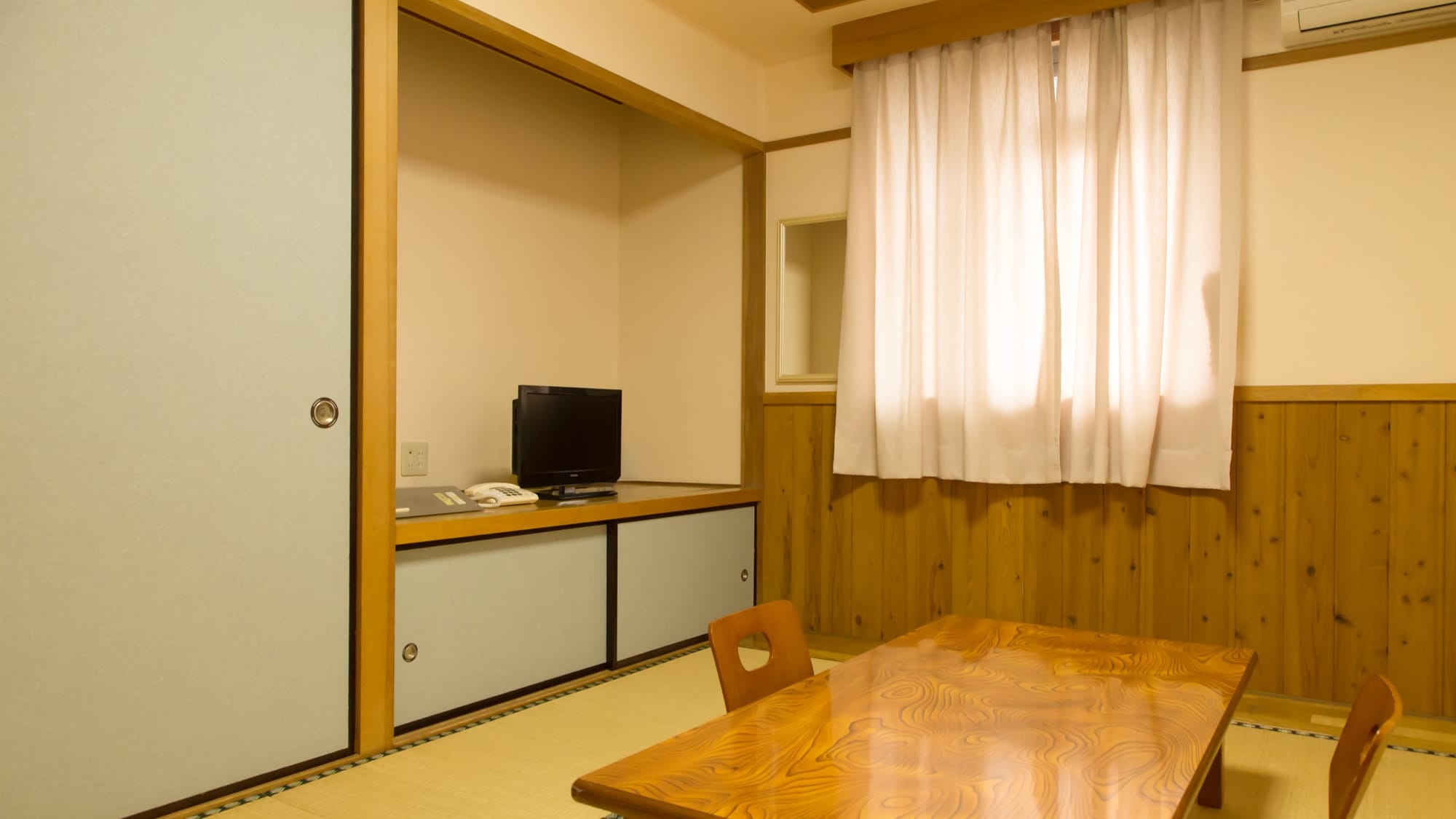 *[Room] Japanese-style room with 8 tatami mats. Recommended for 2 people or families. Great for a trip to the Shimanami Kaido!