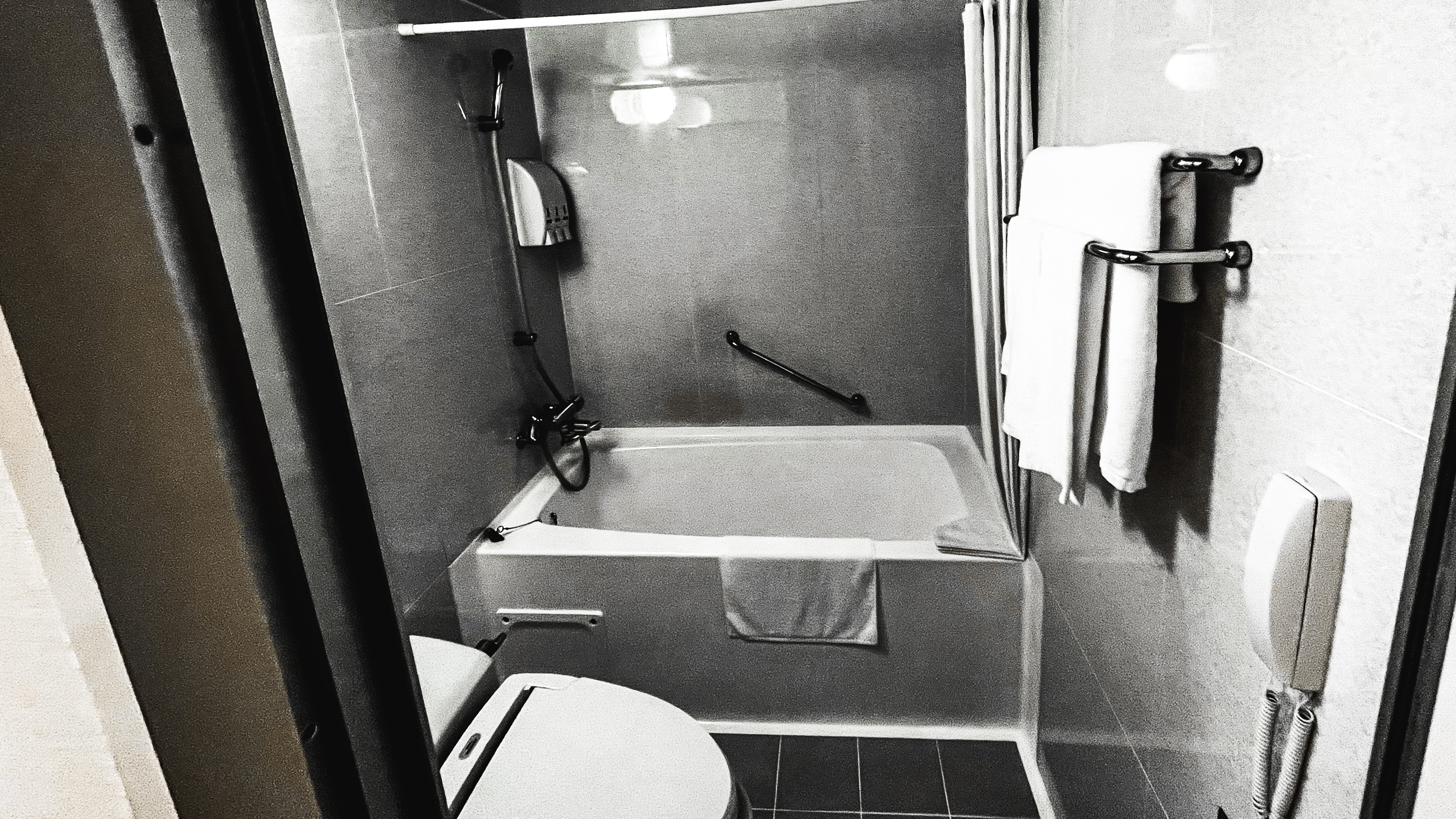 Twin and double bathrooms