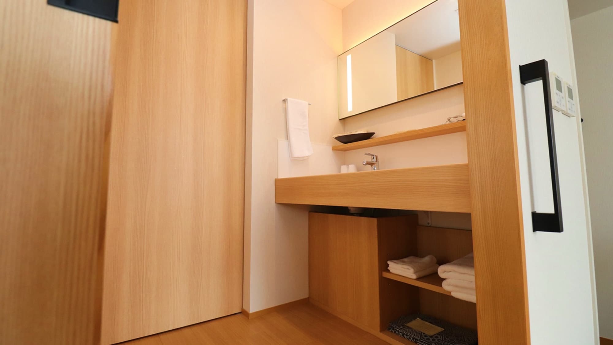 *[Stylish Twin L] Comfortable with separate bath, toilet and vanity space