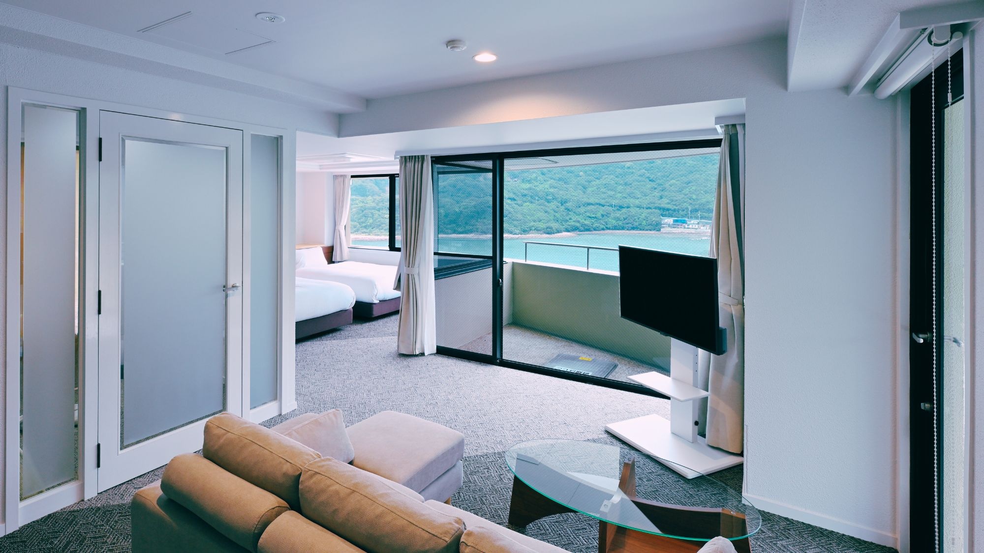 [Guest room example] Aqua Suite | Top floor (901) Capacity: 4 people