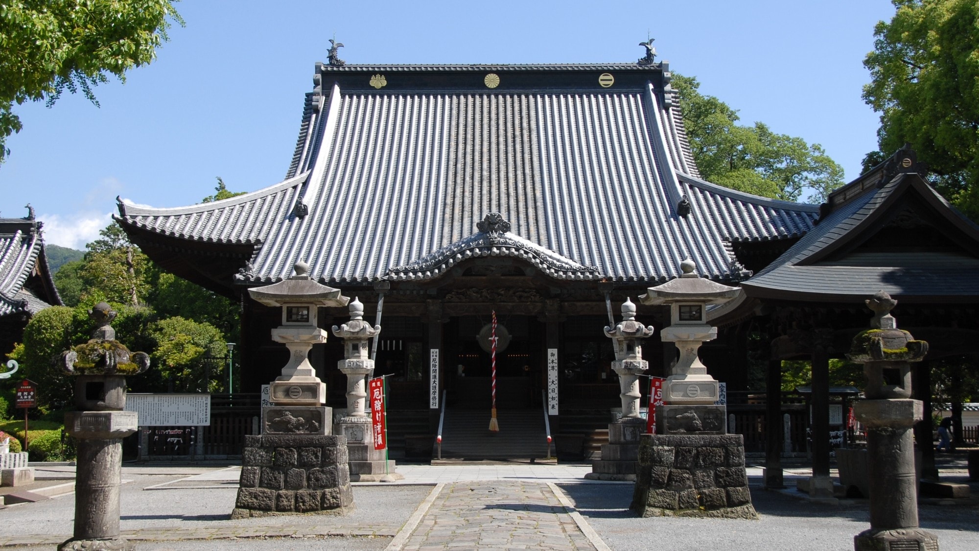 The national treasure, Hōon-ji Temple, is right in front of you! Enjoy a relaxing time while looking at the beautiful scenery steeped in history.