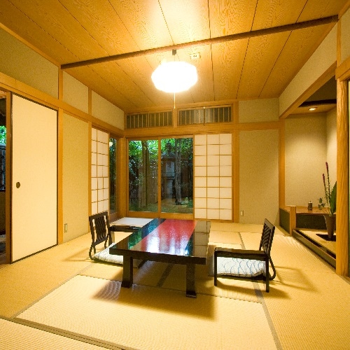 Lantai 1 [Pemandian terbuka + kamar mandi dalam ruangan] Kamar bergaya Jepang (12 tikar tatami + 8 tikar tatami) Tepi lebar dengan taman kotak