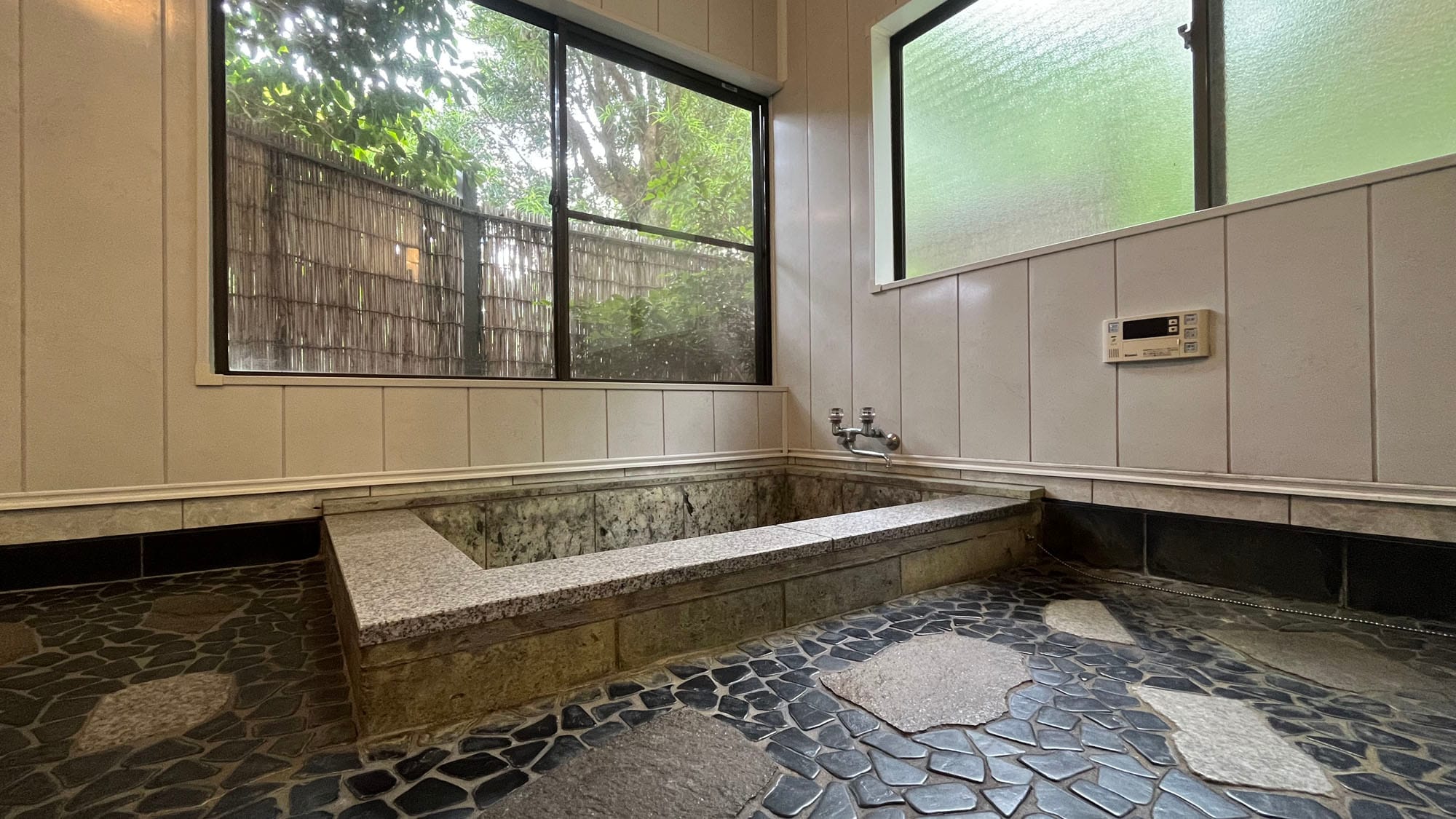 Cottage 2 - Have a spacious bath all to yourself! *