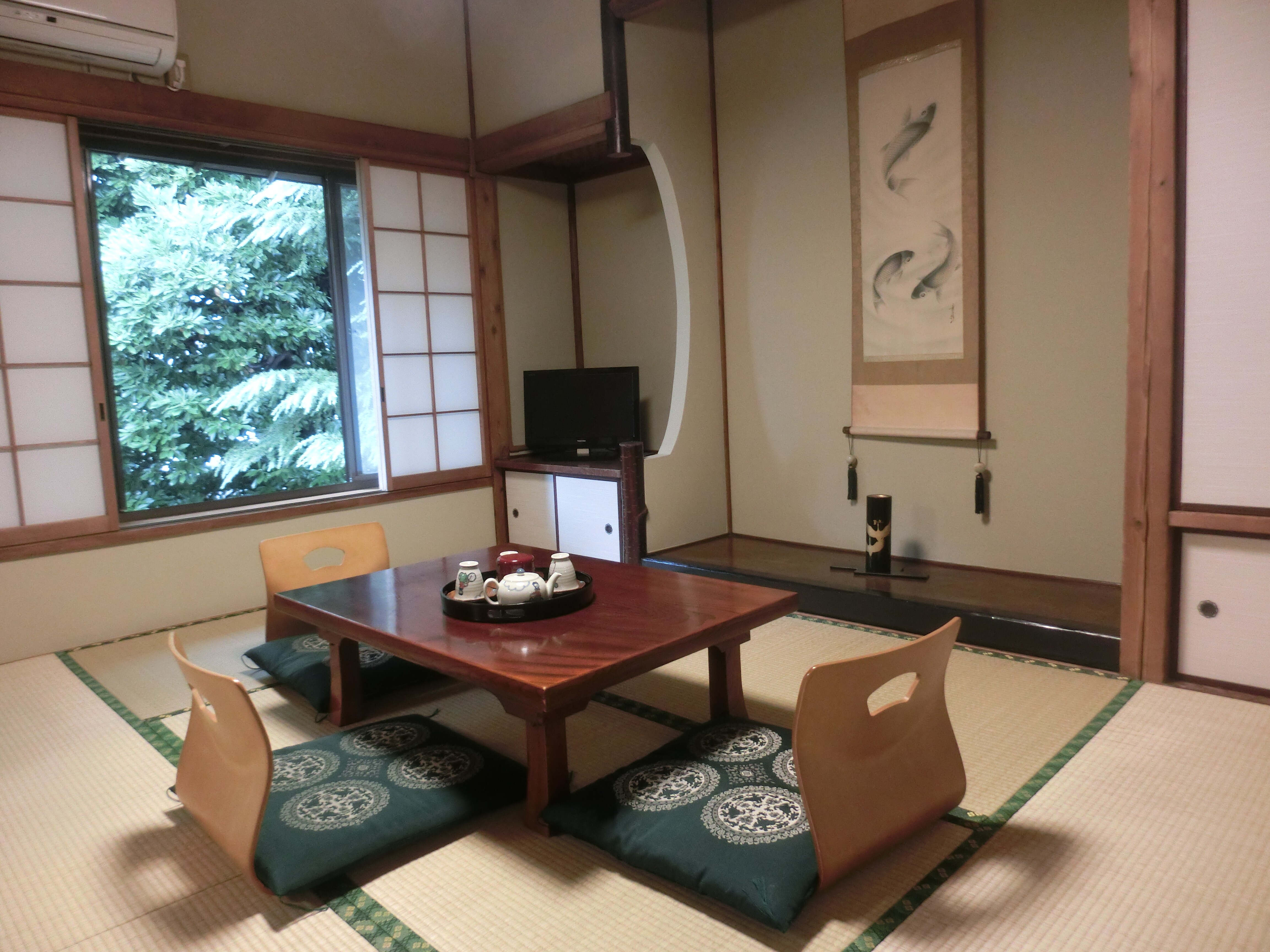 [Akizuki no Ma] 6 tatami mats and 8 tatami mats in the back, 2nd floor, spacious Japanese-style room with no adjacent rooms
