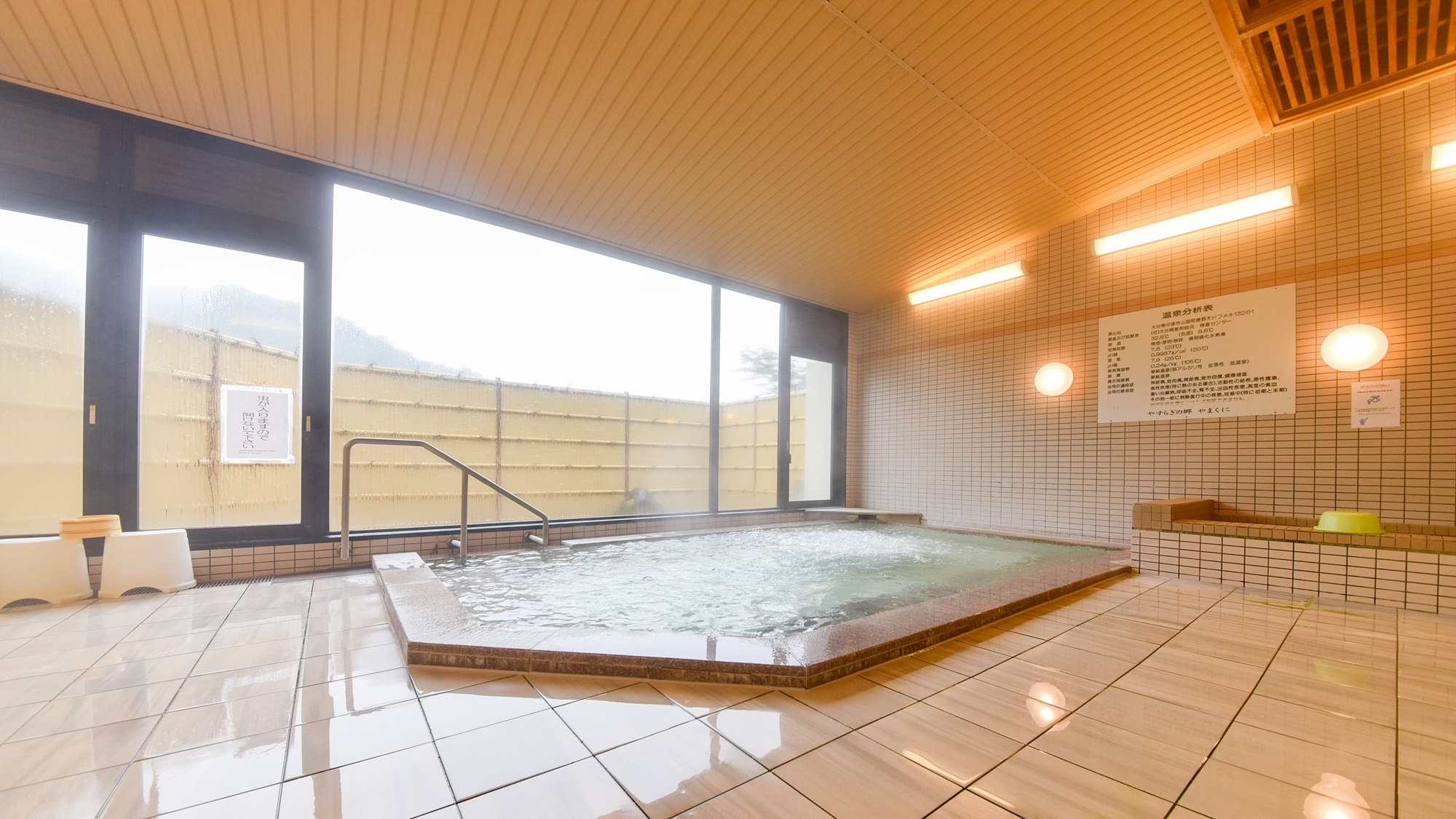 * [Large communal bath (men's bath)] You can enjoy the scenery like a landscape painting of Oku Yabakei.