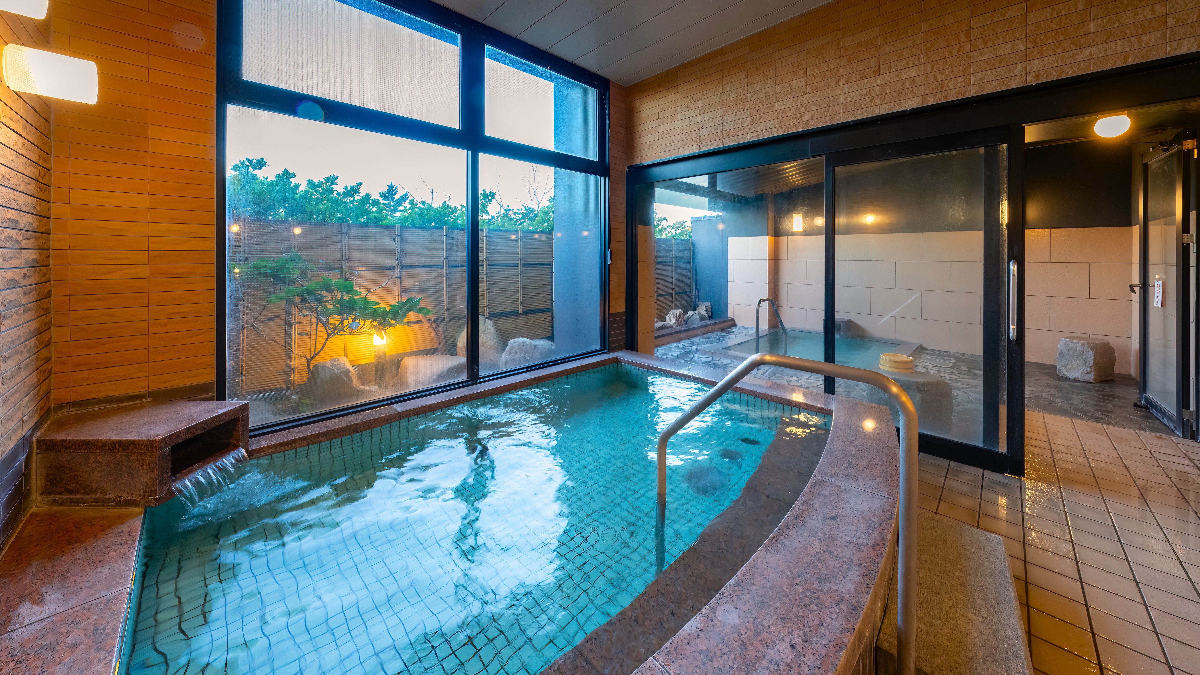 [Large public bath/women's bath] A large public bath with an indoor bath and an open-air bath! Enjoy the smooth, pleasant water that's good for your skin! / Example