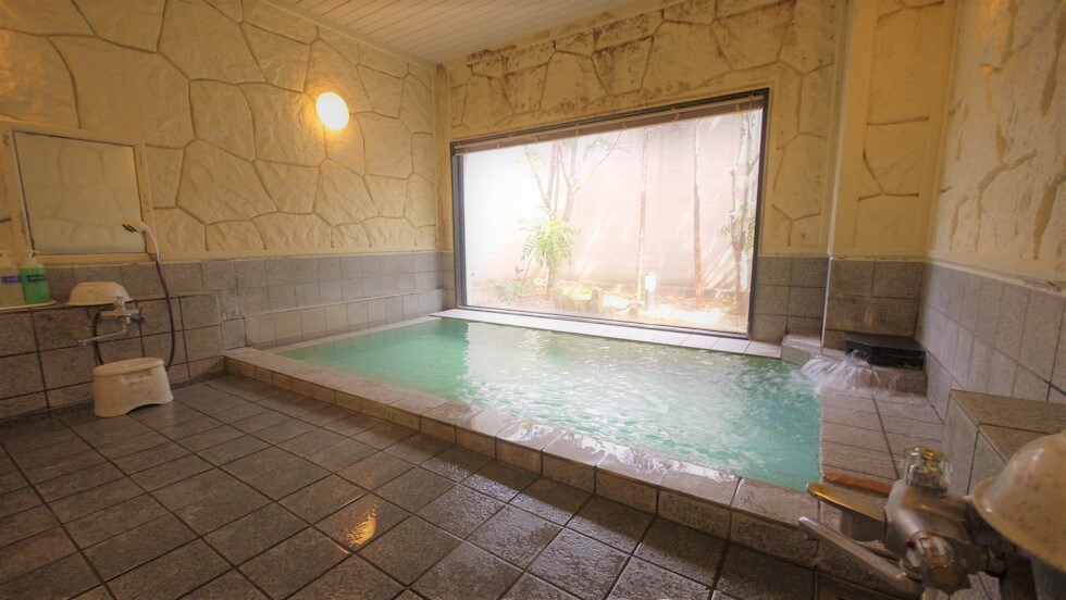 Kamar mandi umum yang besar