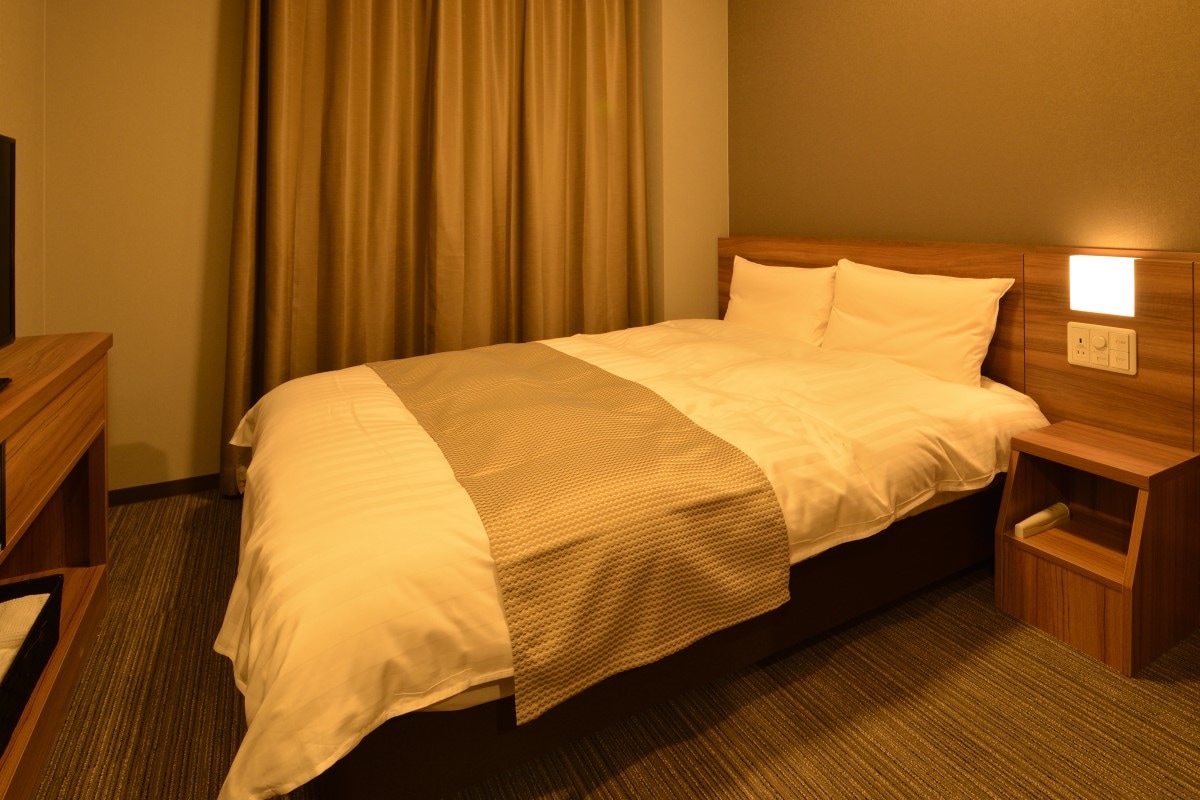 ◆ Double room 15 square meters Simmons bed 140 & times; 195 cm