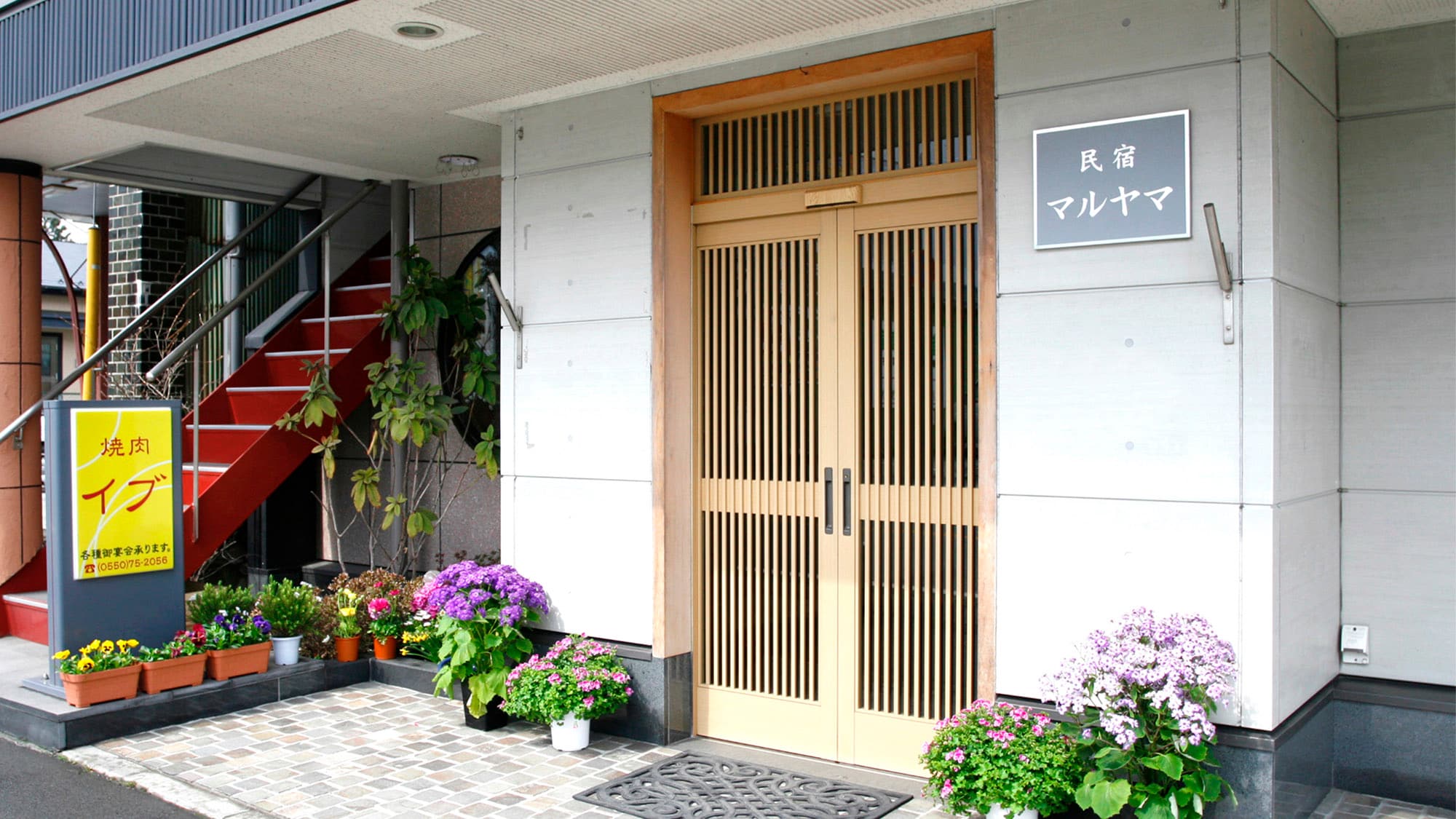 ・ [旅馆入口] 这是一个舒适的旅馆，共有 11 间客房。