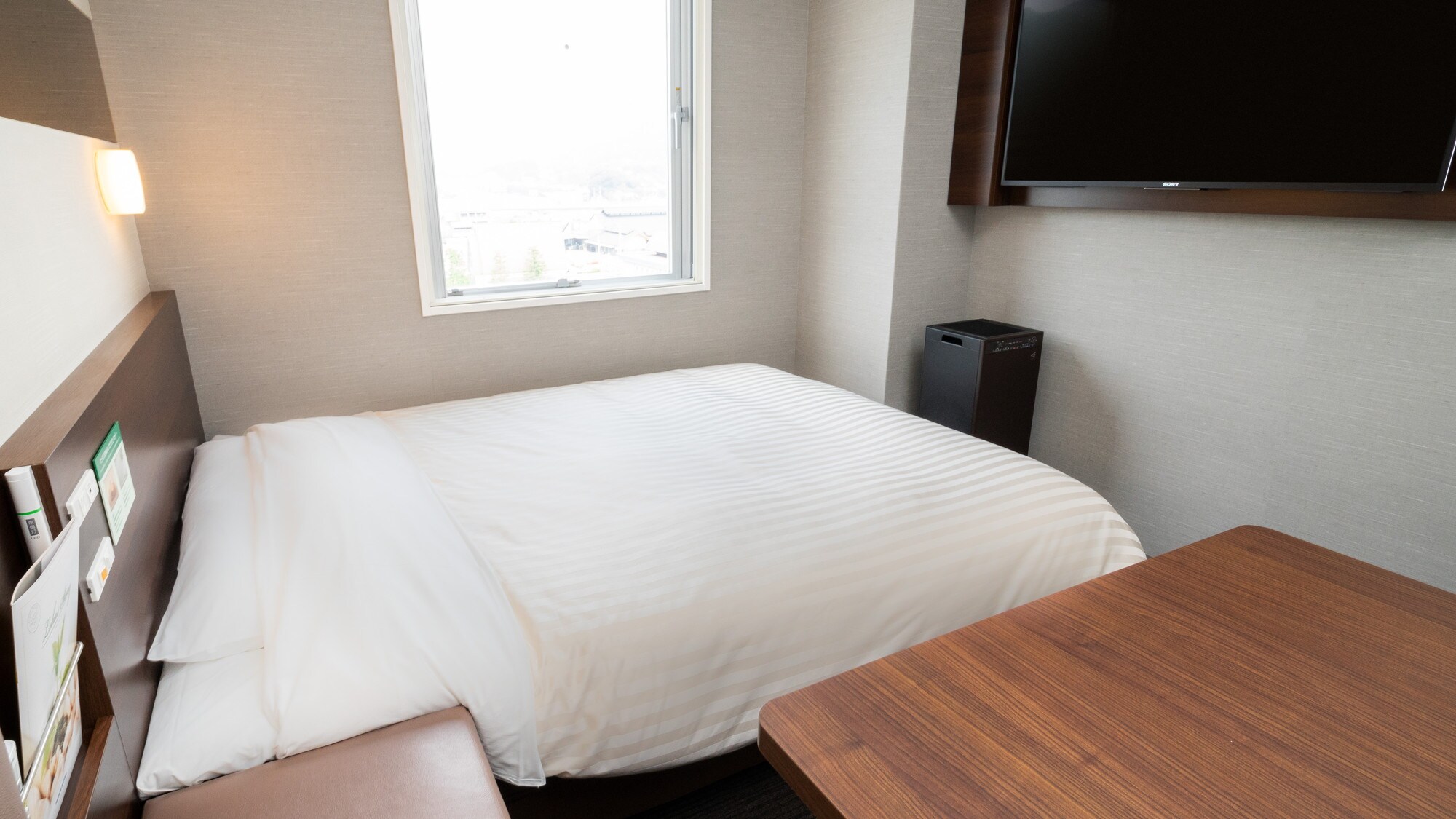 You can relax in the spacious bed.