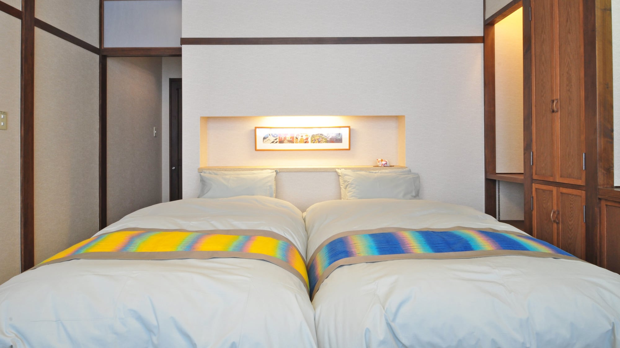 [Guest Rooms - Main Building 8 Tatami Japanese Twin Rooms] A room with a calm atmosphere
