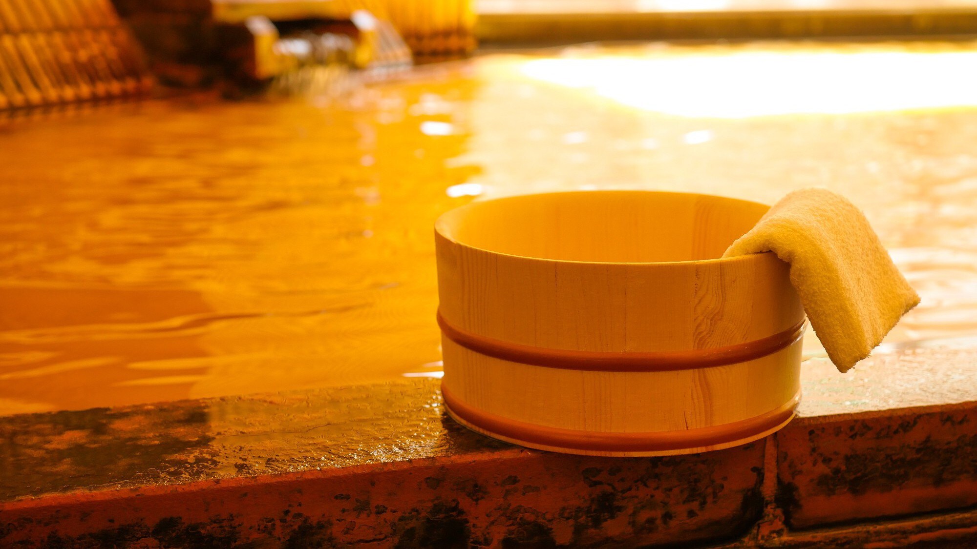 Arima's famous hot spring "Kinsen"
