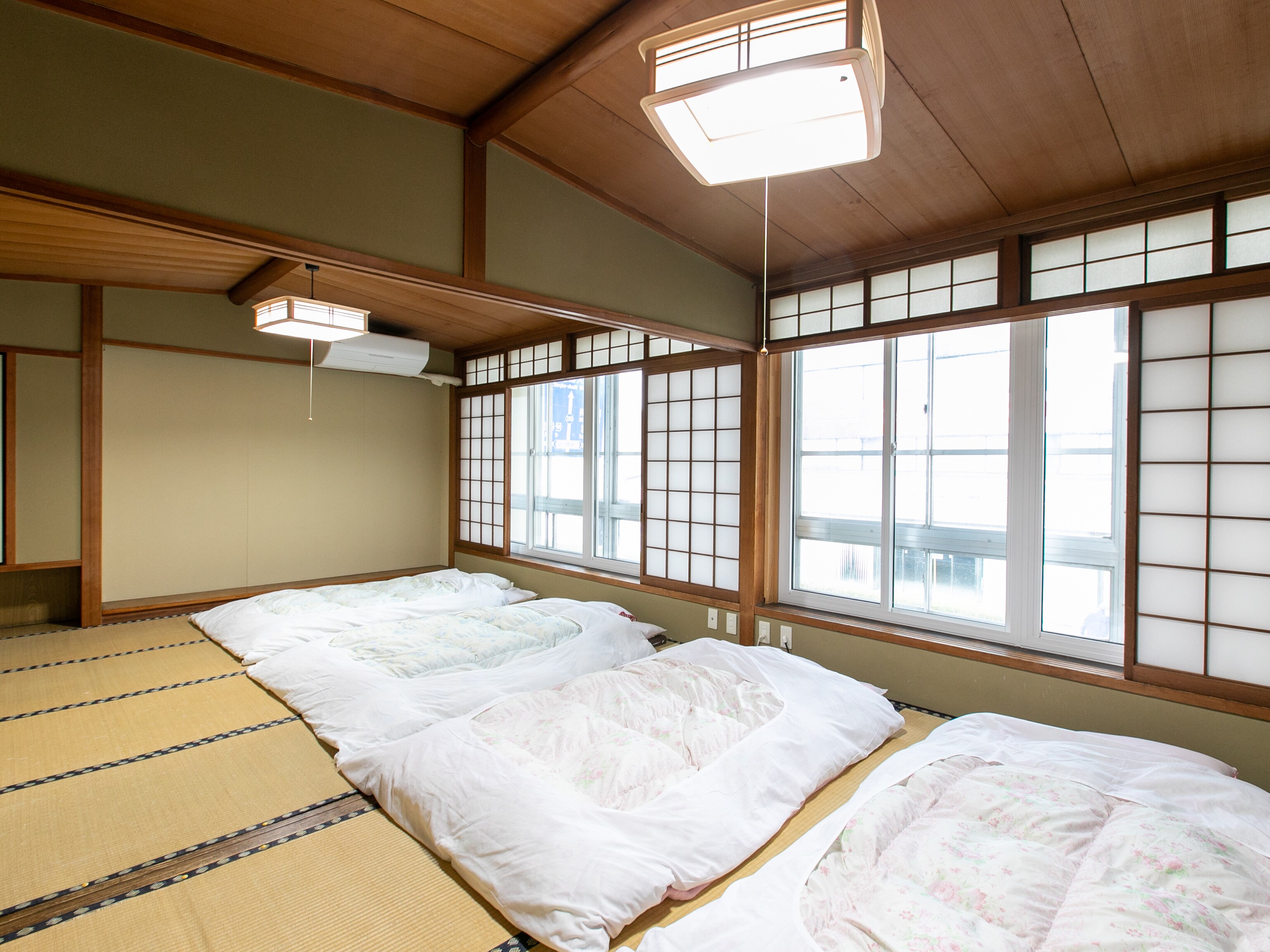 Japanese-style room for eight people (no bath or toilet)