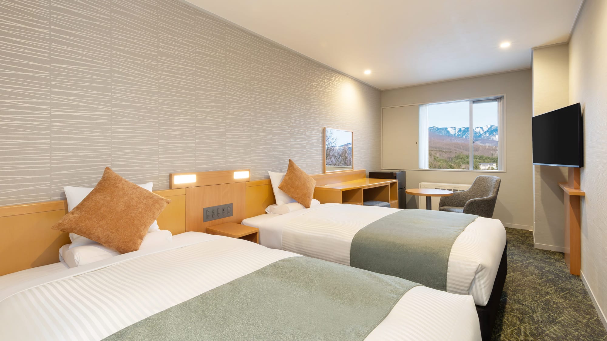 <Đã được tân trang vào tháng 12 năm 2025> Phòng đôi Một phòng kiểu phương Tây với tầm nhìn tuyệt đẹp ra núi Asama về phía nam và núi Kusatsu-Shirane về phía tây.