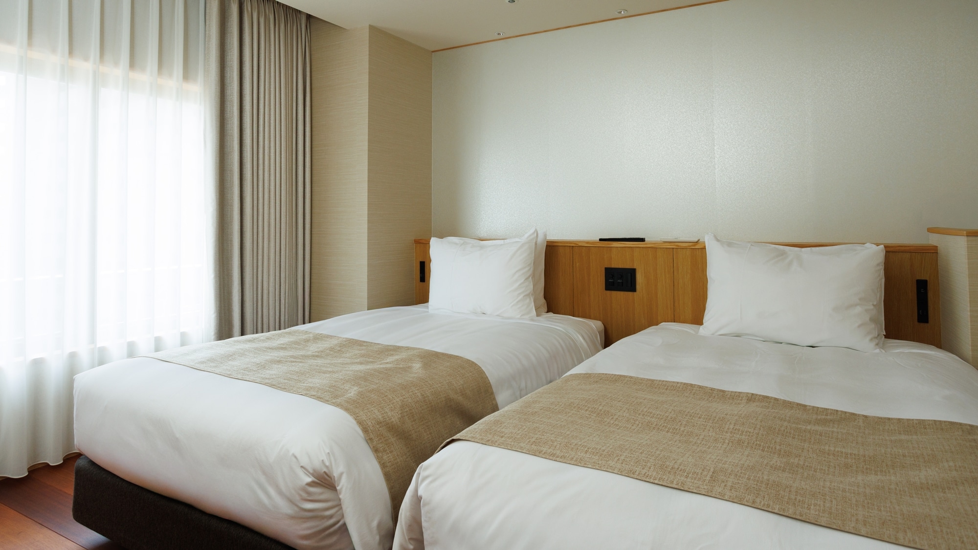 [Japanese-Western room] (Japanese-style room + twin) 64 square meters / River side / Perfect for a three-generation group trip