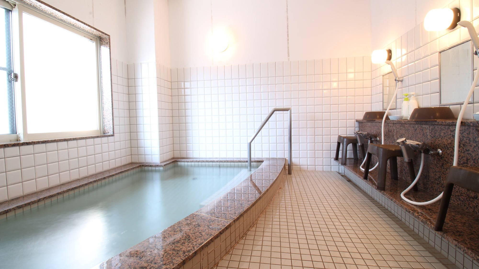 *[Bath] You can use the bath 24 hours a day, so even if you arrive late or want to take a bath after waking up, you can rest assured.