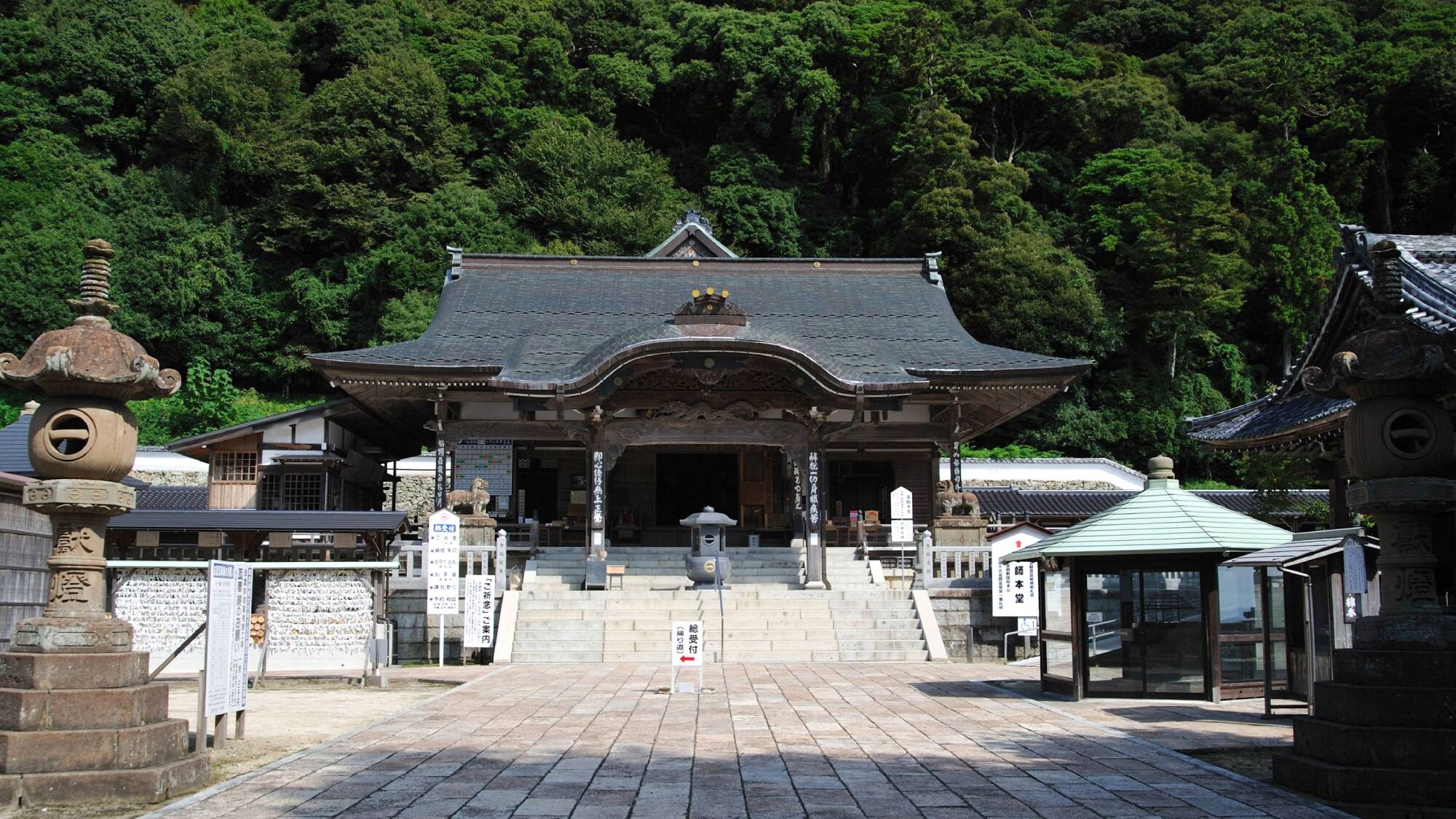 ・Hội trường chính Ichibata Yakushi