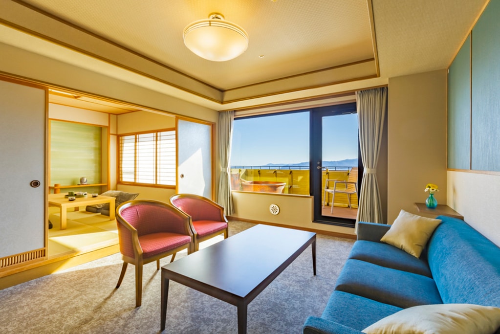 Japanese-Western style room with dew