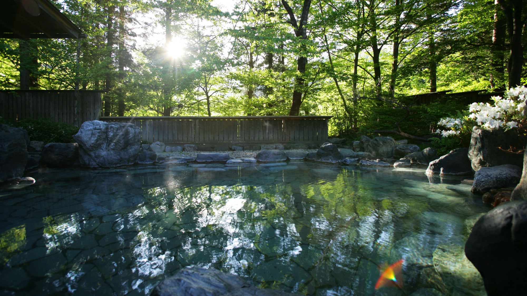 [Mori no Yu] You can enjoy the changing of the seasons while bathing.
