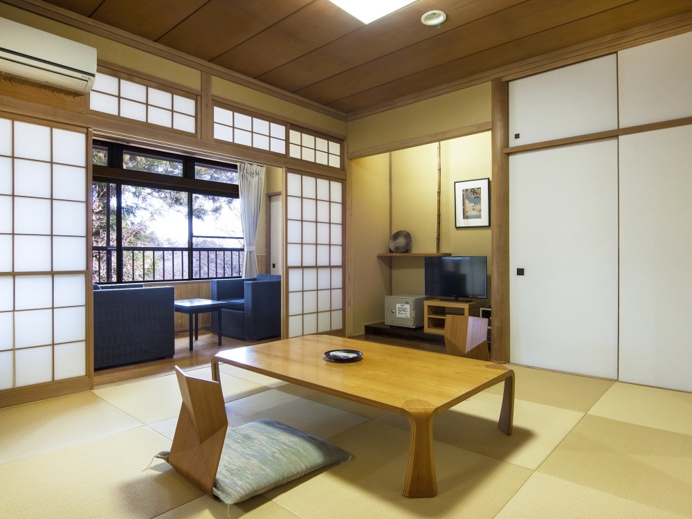 Japanese-Western room 10 tatami mats + 8 tatami mats + veranda 4 tatami mats (renovated/non-smoking room)