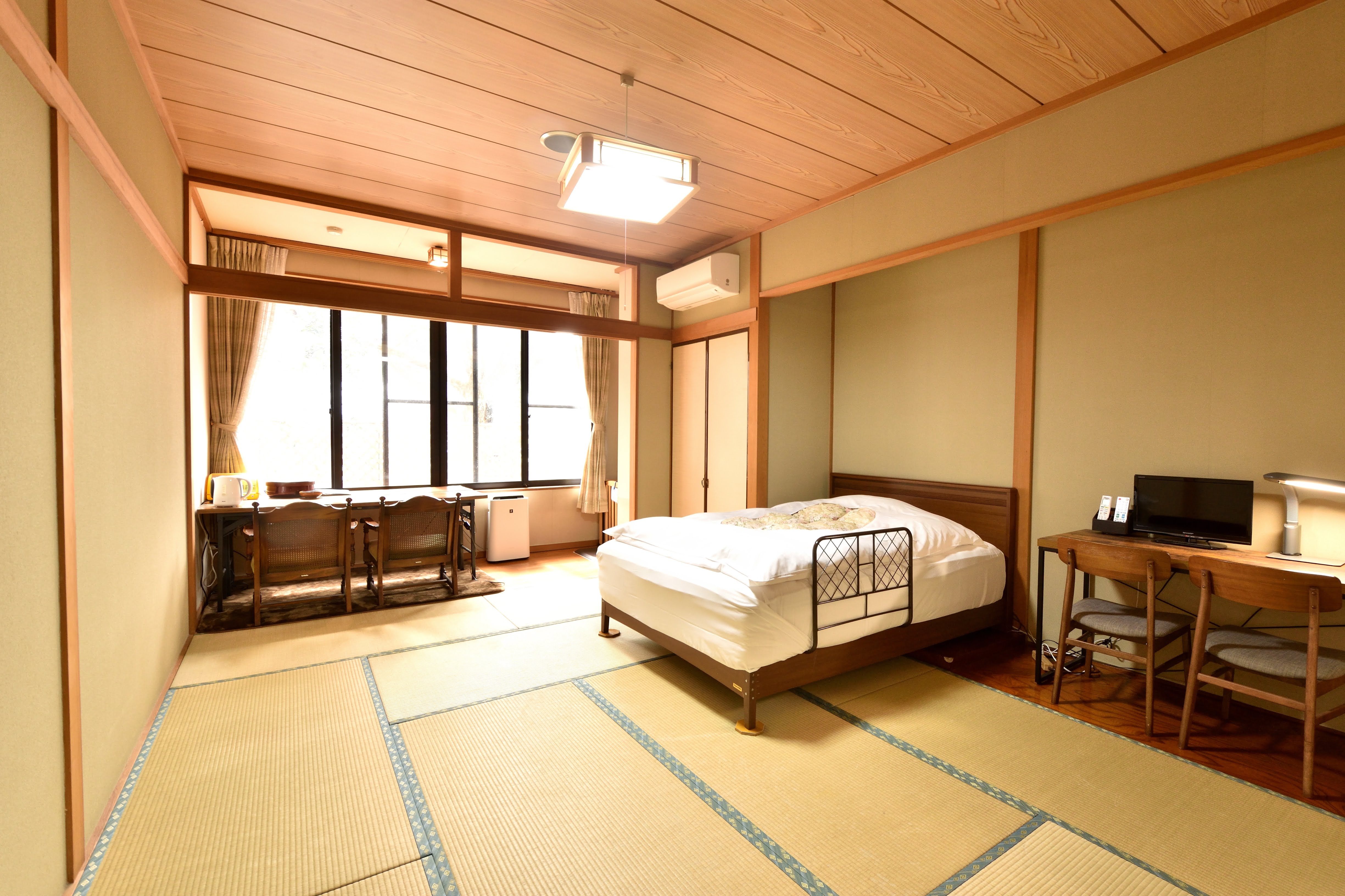 Japanese-style room (10 tatami mats) Bedroom