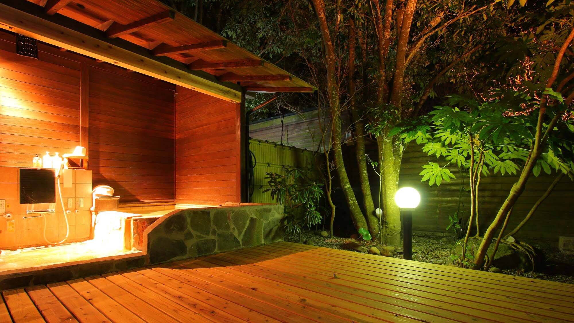 [Example of a room with an open-air bath on the first floor] Please enjoy the natural hot springs at your leisure.