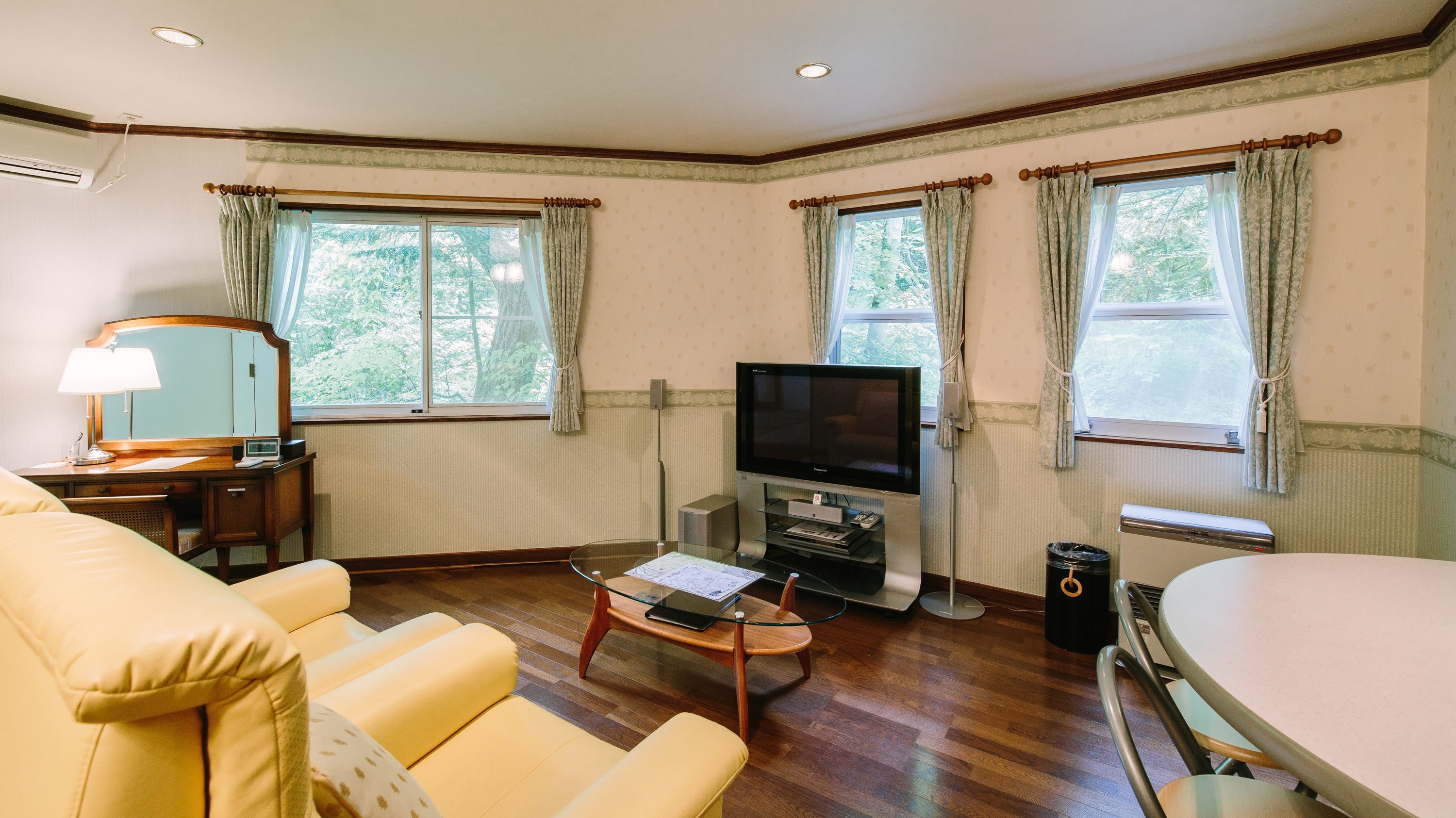 All rooms are 40 m2 or more. An example of a clean and spacious room. There is also a Japanese-style room, which is popular with children ♪