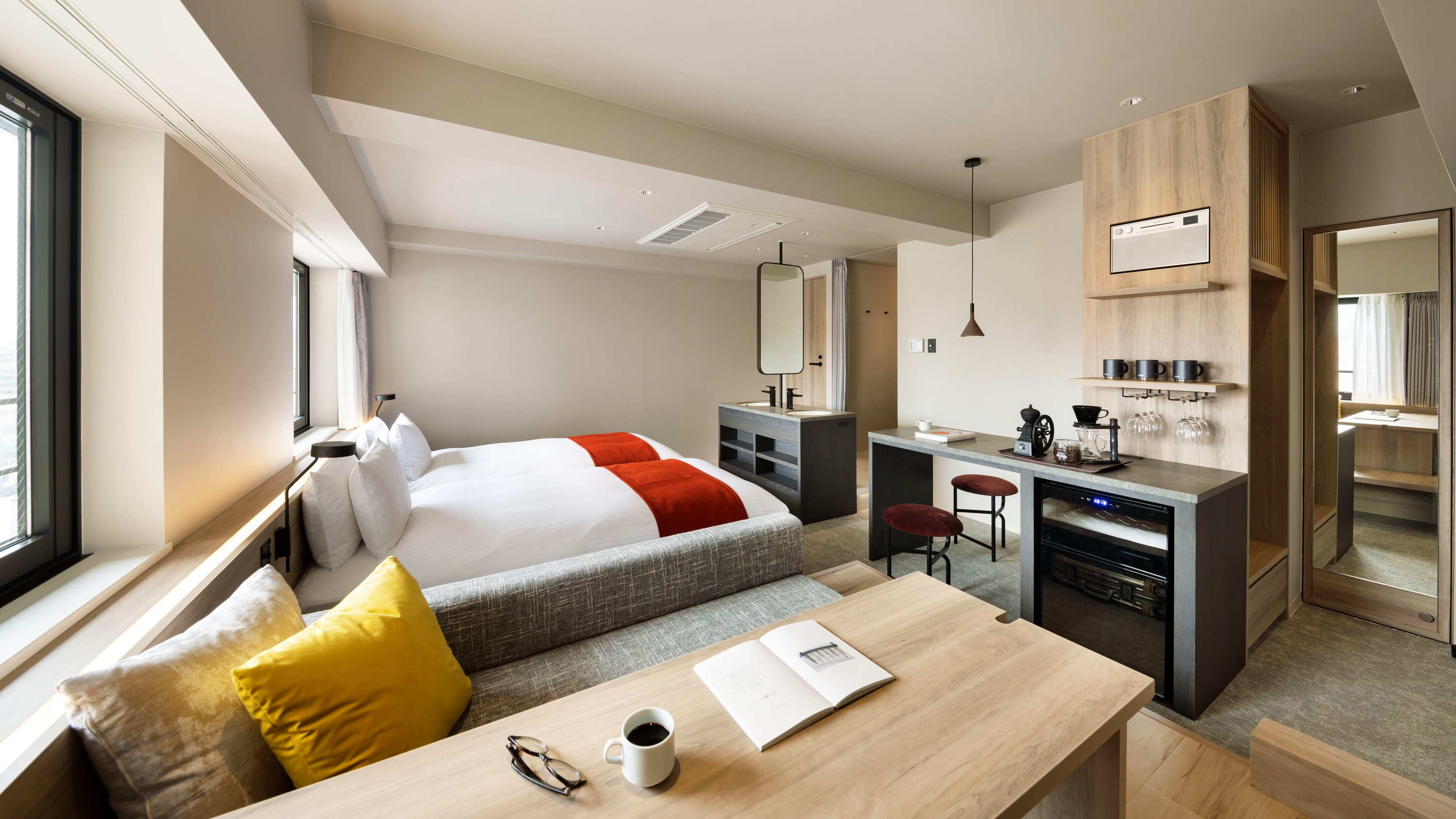 [the b premier] Bed width 110cm x 2, 1 extra bed available
